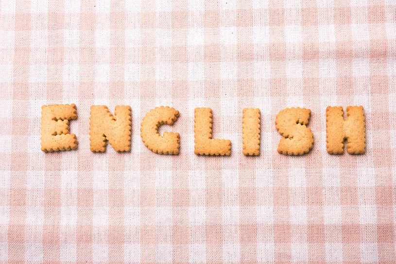 ENGLISH と並べられた英語のクッキー