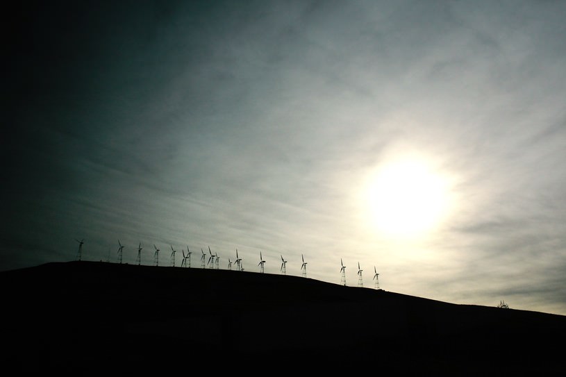 丘の上の風力発電