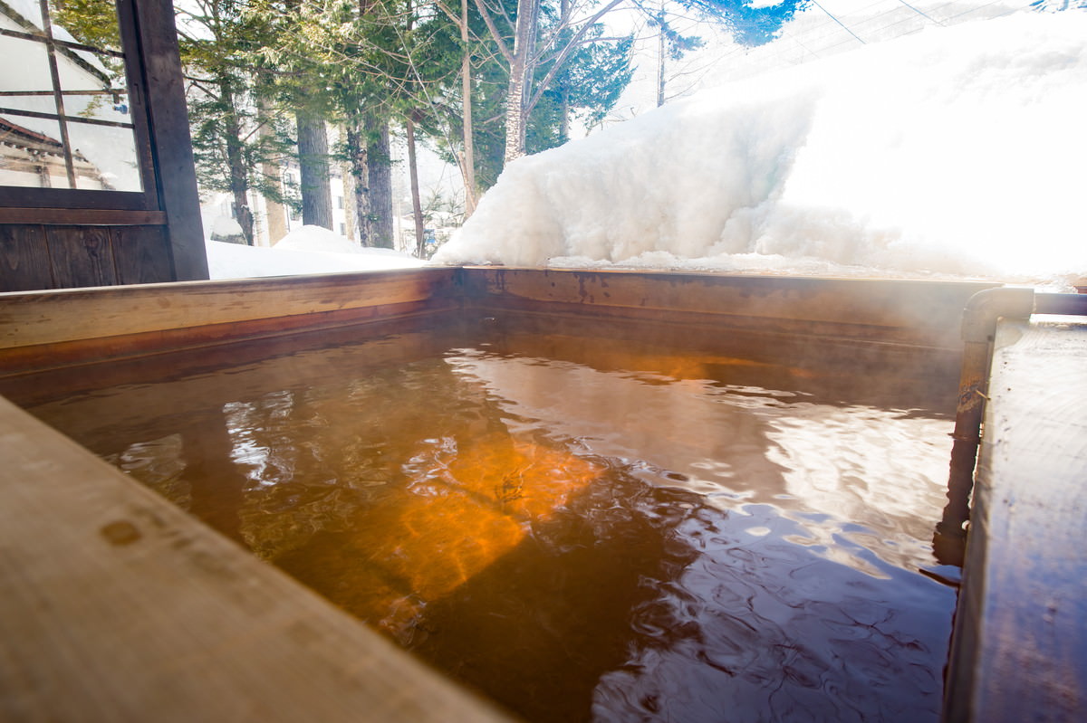 24時間お湯が流れ続けている足湯