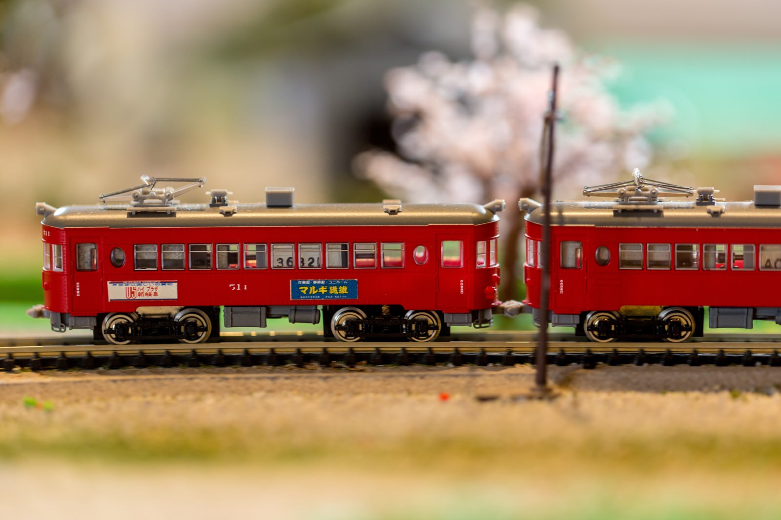 「ジオラマの赤い電車」の写真