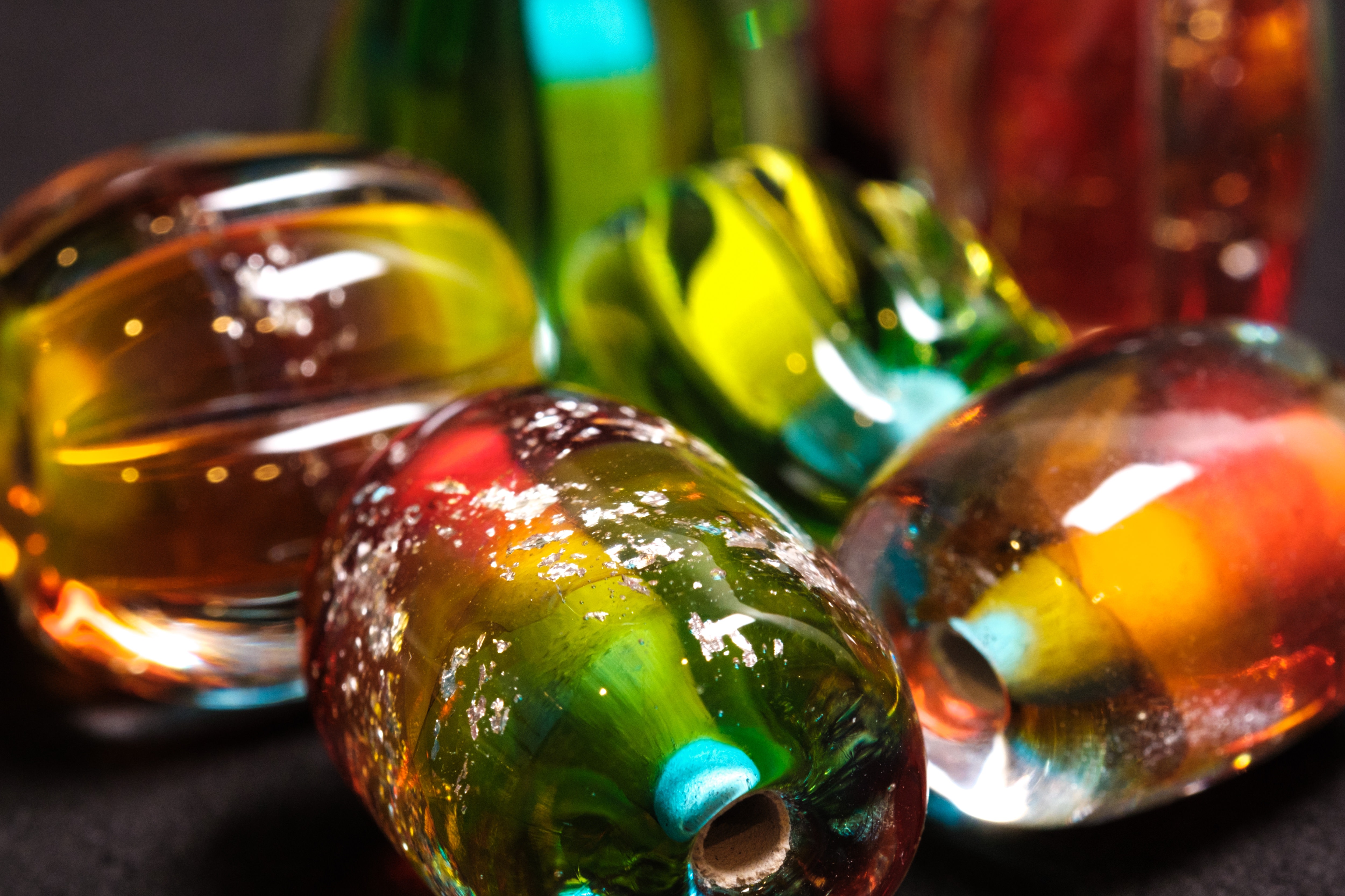 虹色の装飾品 とんぼ玉 の写真素材 ぱくたそ