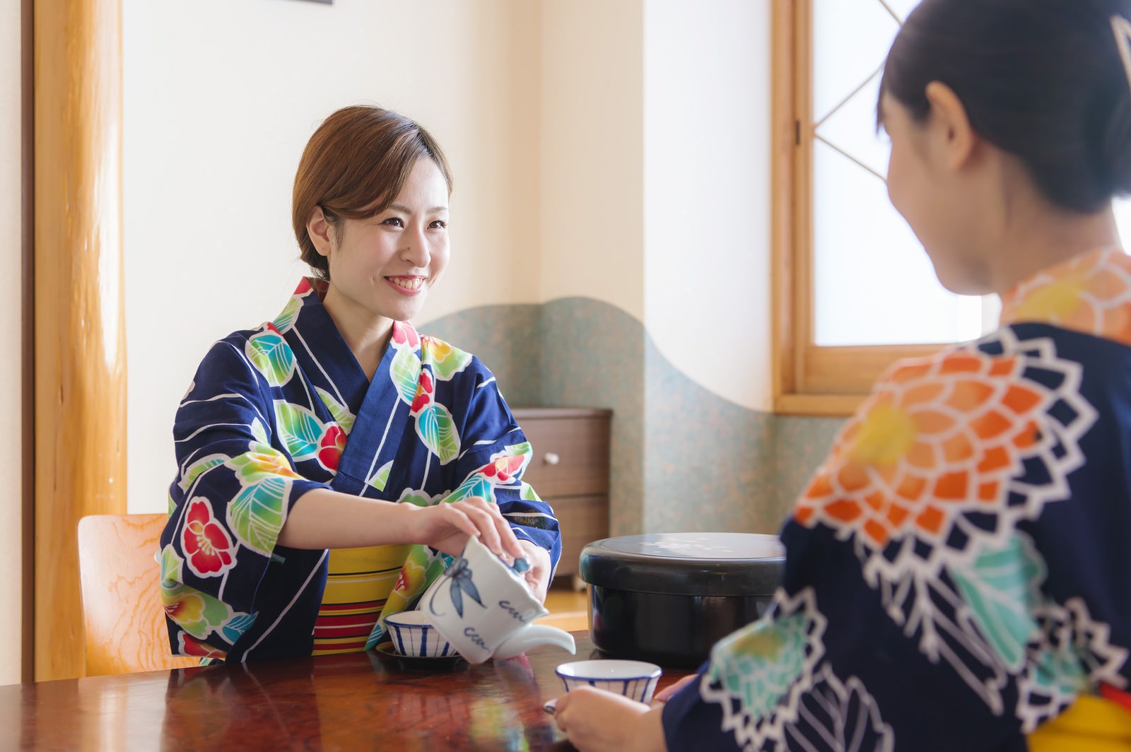 ã€Œæ¸©æ³‰ä¸ŠãŒã‚Šã®ç·‘èŒ¶ã§è½ã¡ç€ãç¾Žå¥³ | å†™çœŸã®ç„¡æ–™ç´ æãƒ»ãƒ•ãƒªãƒ¼ç´ æ - ã±ããŸãã€ã®å†™çœŸ