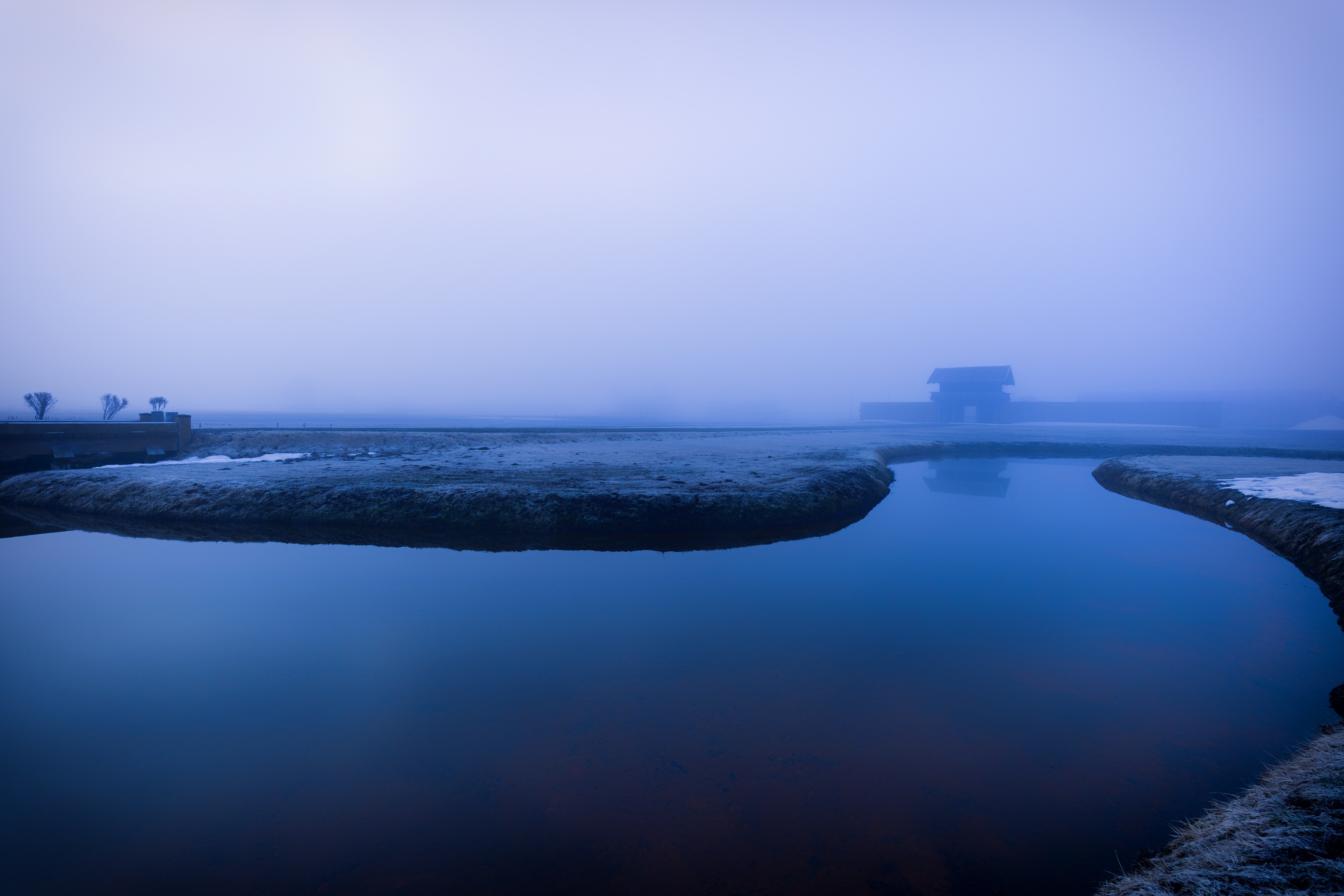 霧の古代遺跡の写真を無料ダウンロード フリー素材 ぱくたそ