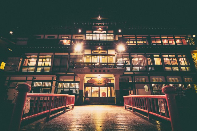 大正ロマン感じる銀山温泉の旅館の写真を無料ダウンロード フリー素材 ぱくたそ 大正ロマン感じる銀山温泉の旅館の写真を無料ダウンロード フリー素材 ぱくたそ
