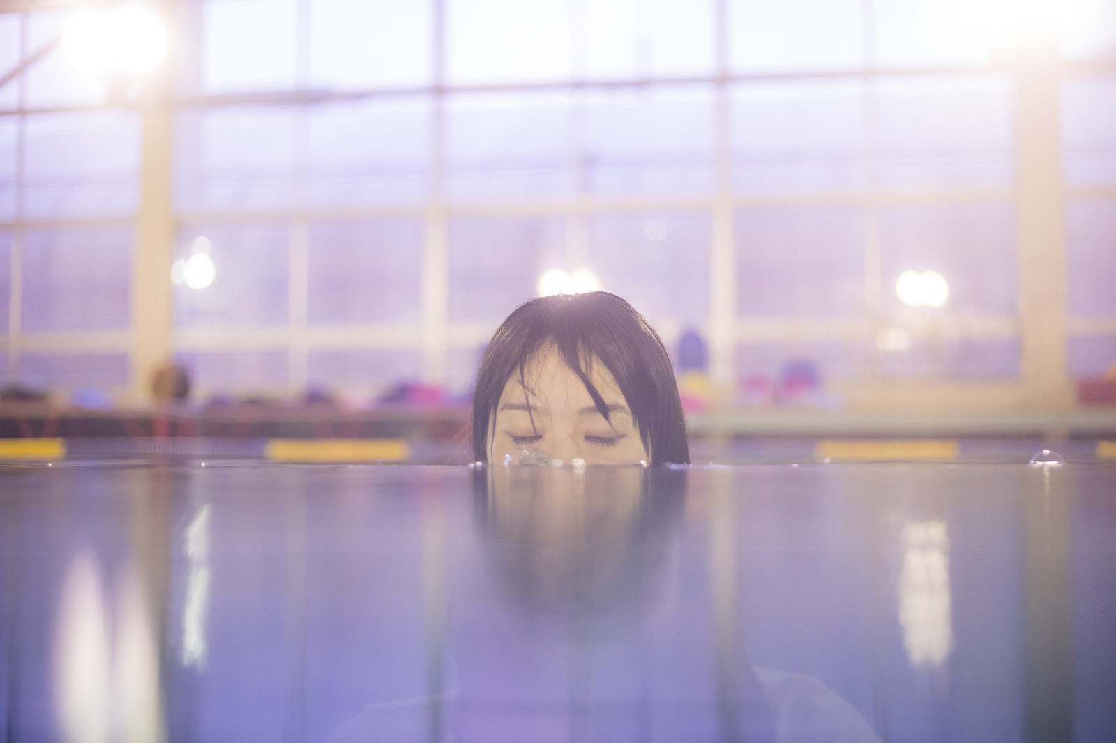 「溺れかけ女子溺れかけ女子」［モデル：たけべともこ］のフリー写真素材を拡大