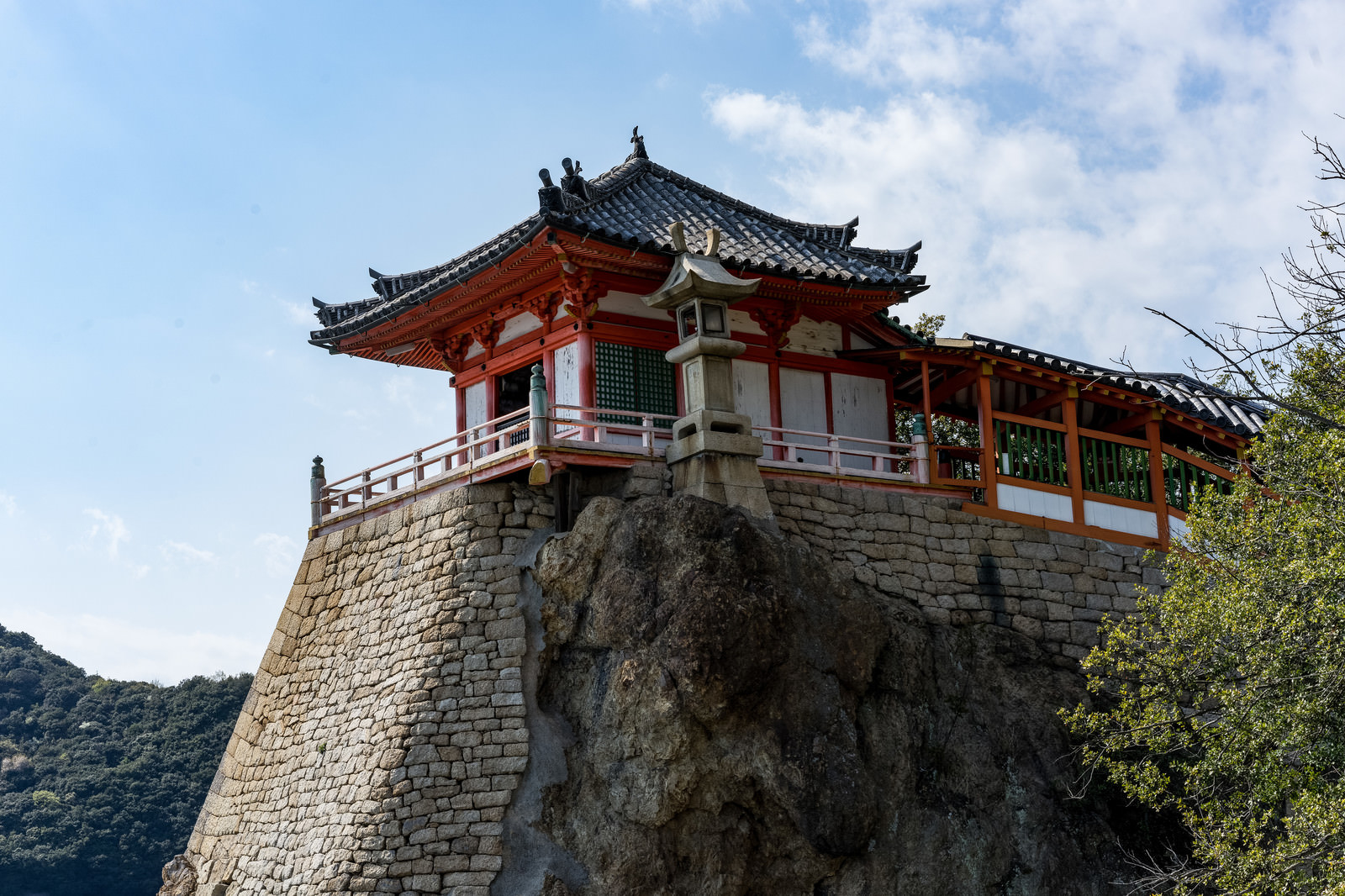 「磐台寺観音堂（阿伏兎観音）」の写真