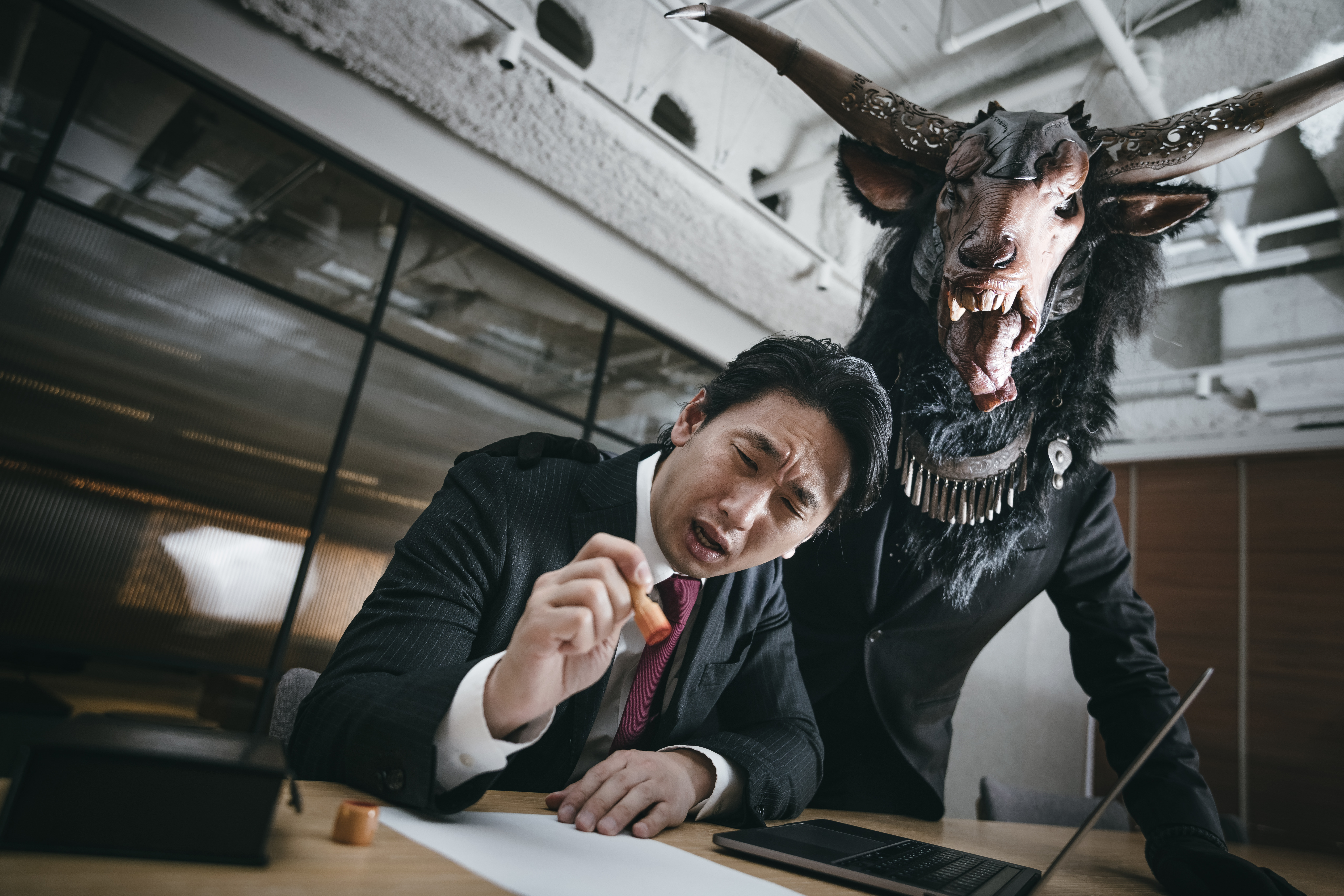 悪魔が 判子押せよ とささやいたの写真を無料ダウンロード フリー素材 ぱくたそ