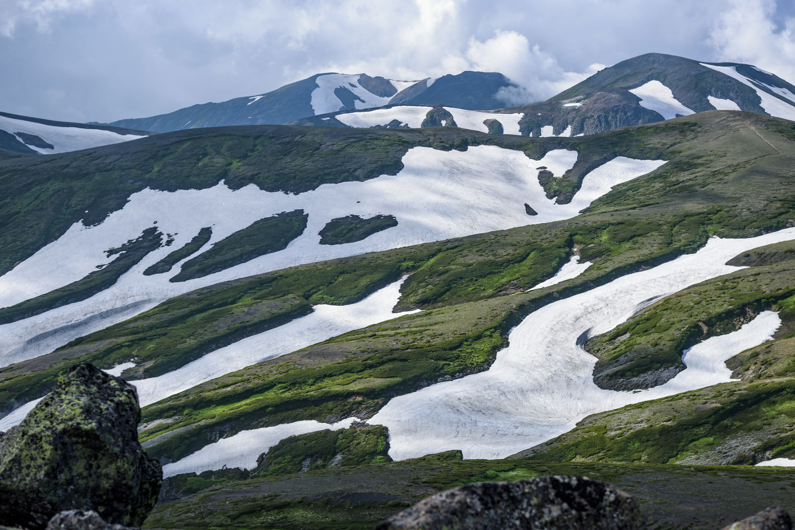 大雪山の万年雪の見せる景色の写真素材 ぱくたそ