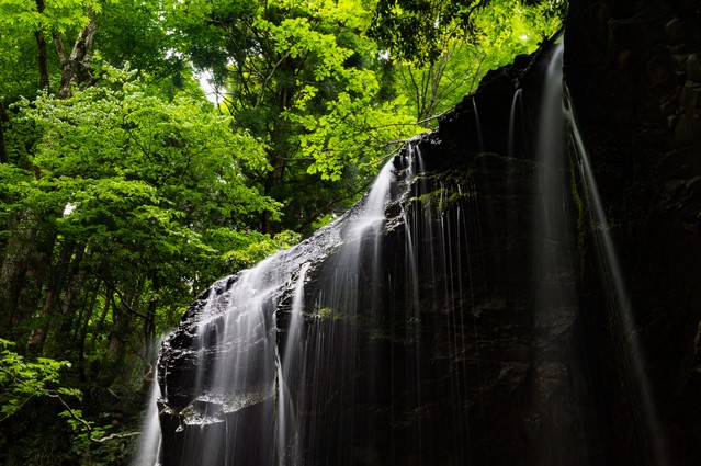 åå¤ã®æ°ç·ã¨å²©äºæ»ï¼å²¡å±±çé¡éçºï¼