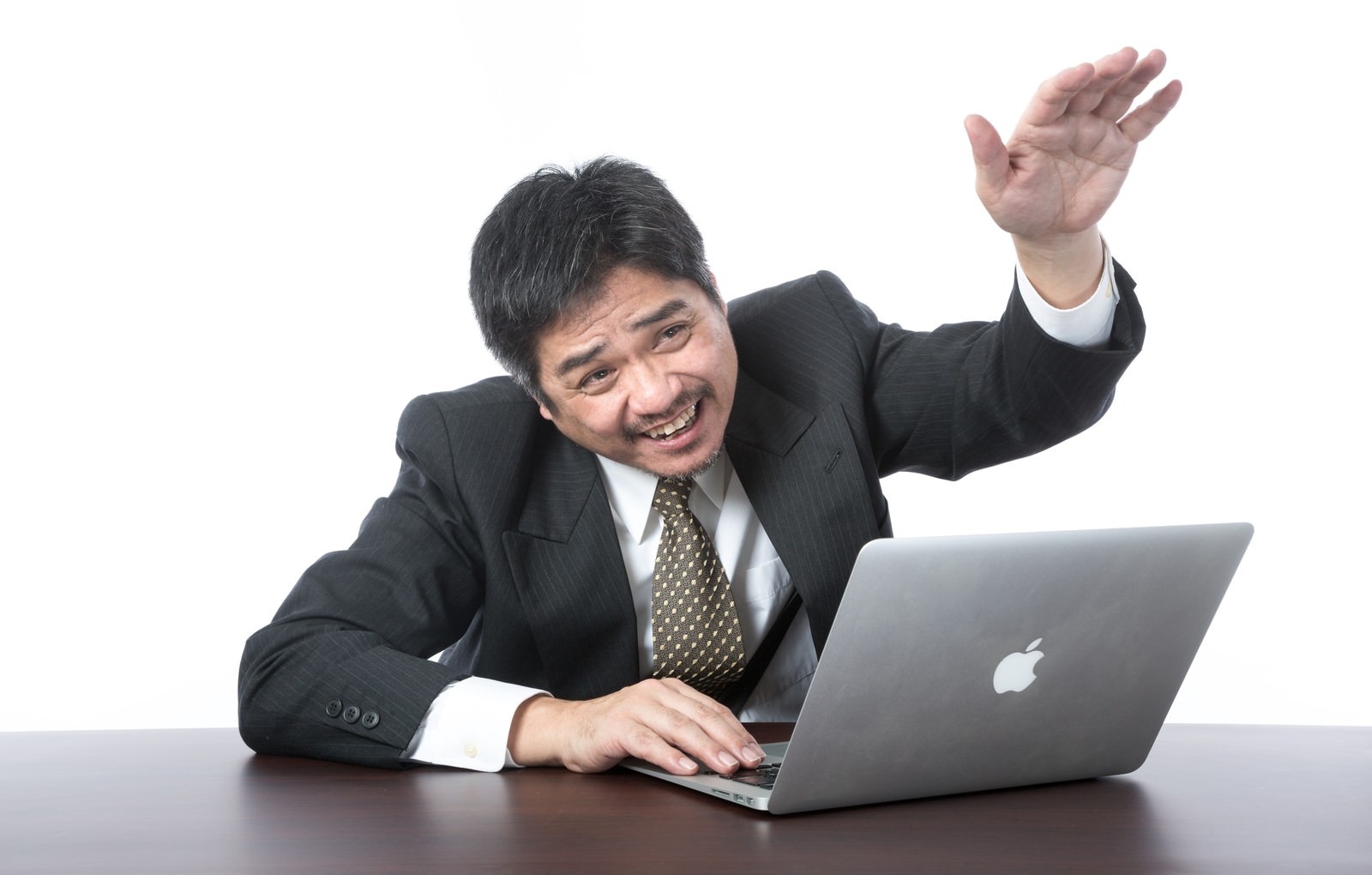 (何もやっていないのにパソコン動かなくなった)部下に助けを求める上司
