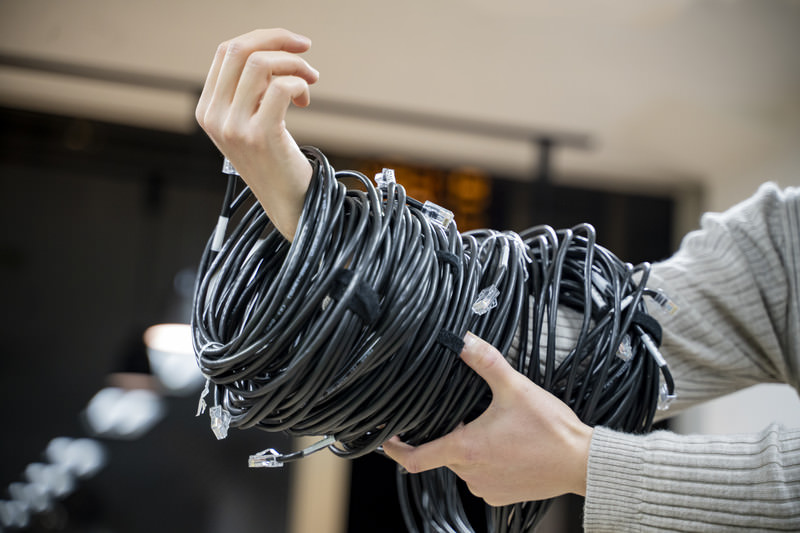 もう後戻りはできんぞ Lanケーブル束の戻し方を忘れちまったからなの写真を無料ダウンロード フリー素材 ぱくたそ