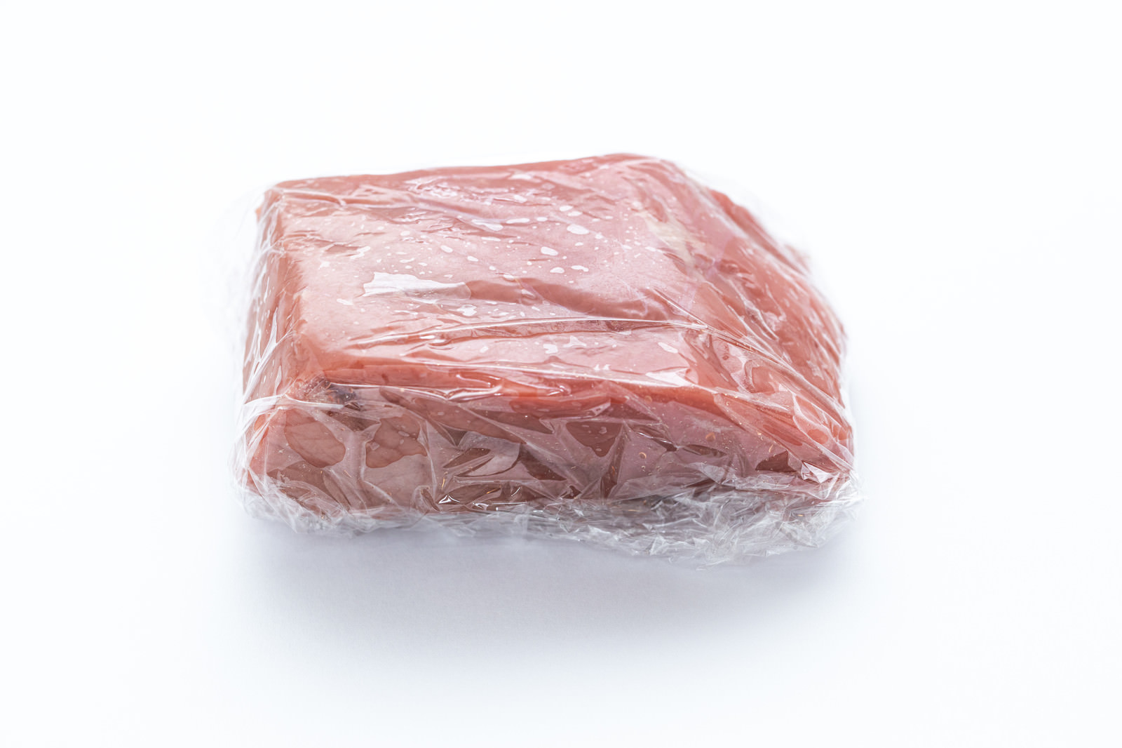 食品用ラップフィルムに包まれたブロック肉の写真を無料ダウンロード フリー素材 ぱくたそ 食品用ラップフィルムに包まれたブロック肉の写真を無料ダウンロード フリー素材 ぱくたそ