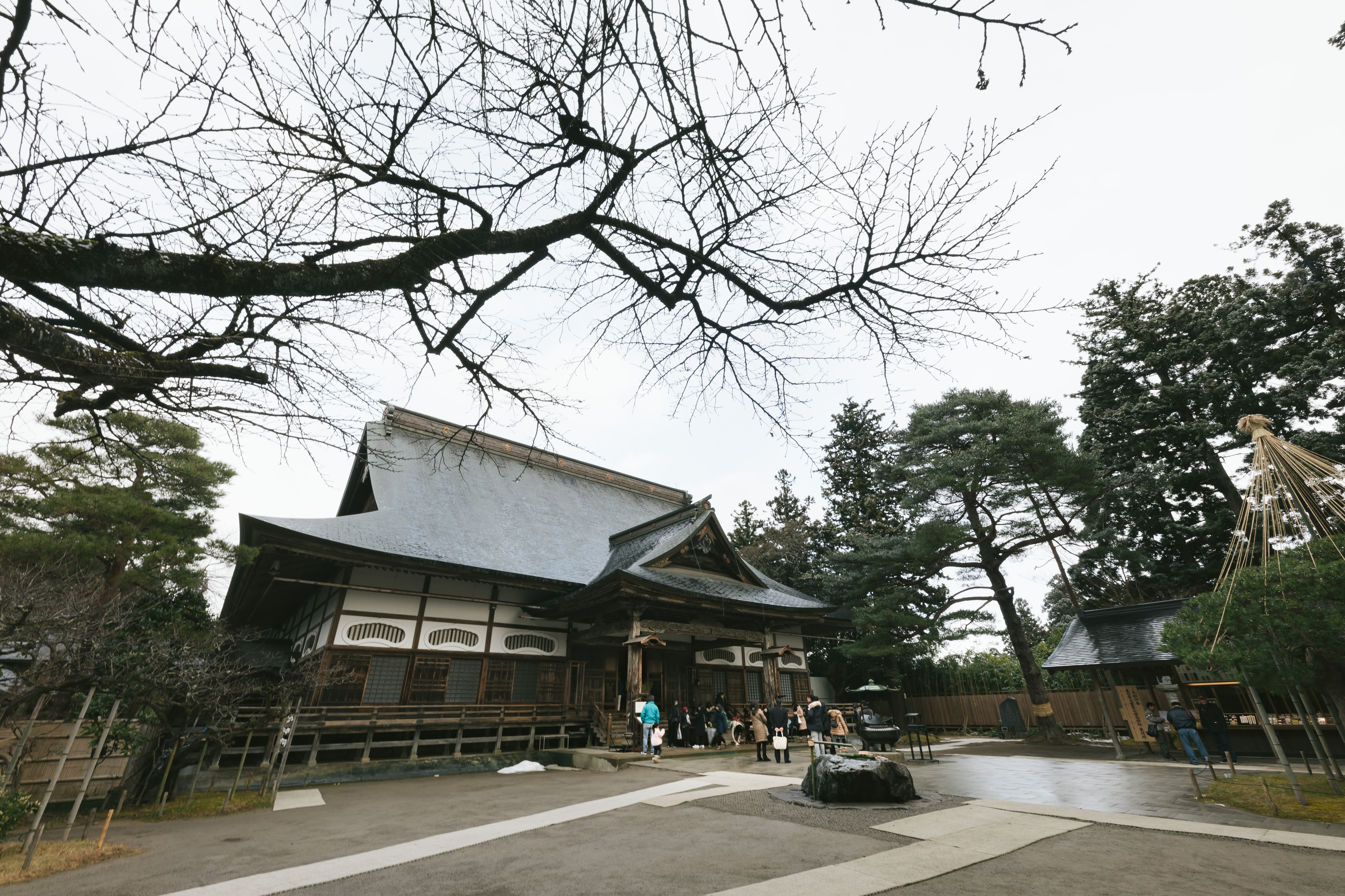世界遺産の関山中尊寺本堂の写真素材 ぱくたそ