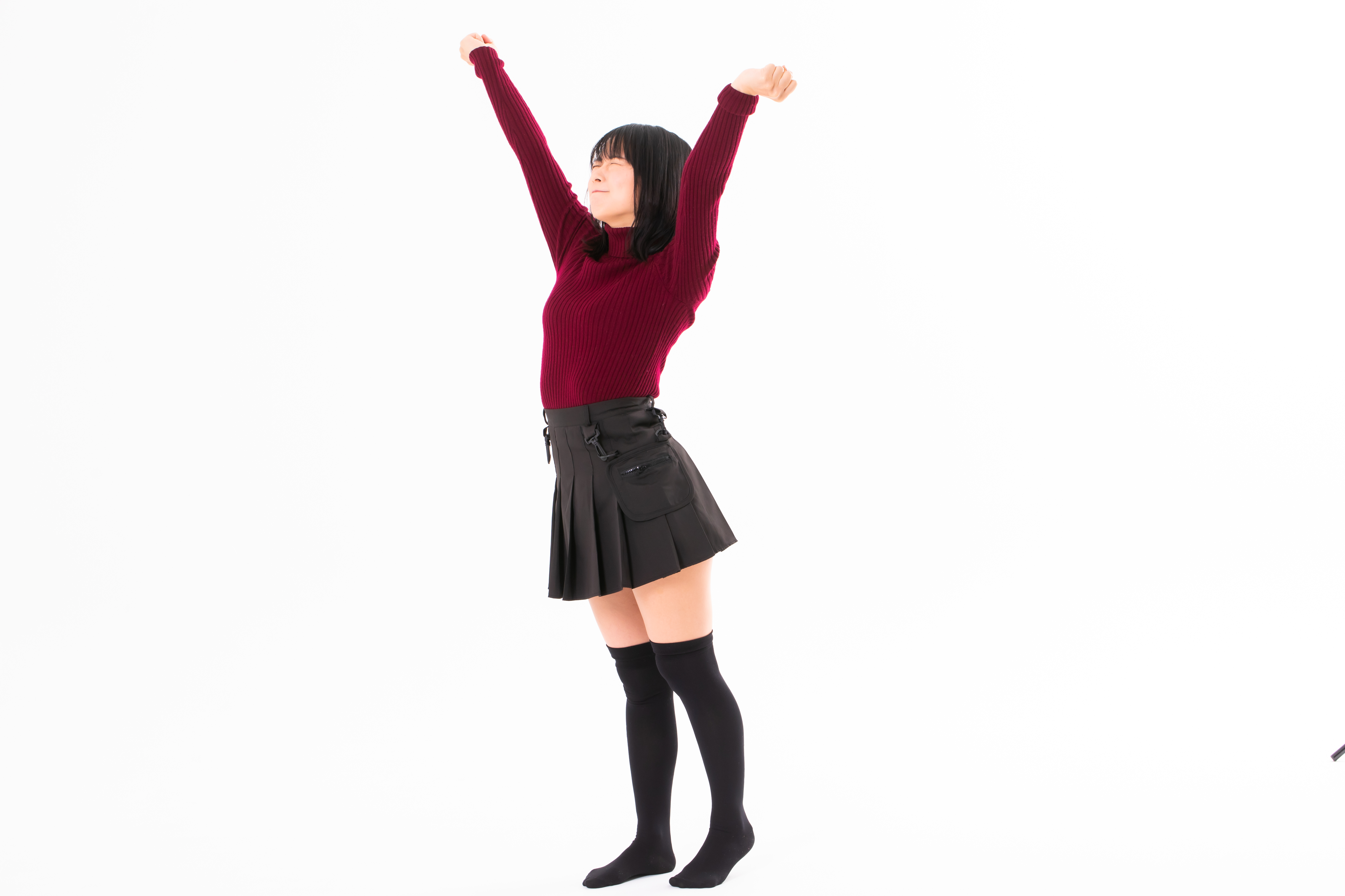 両手を伸ばして背伸びする女性の写真を無料ダウンロード フリー素材 ぱくたそ