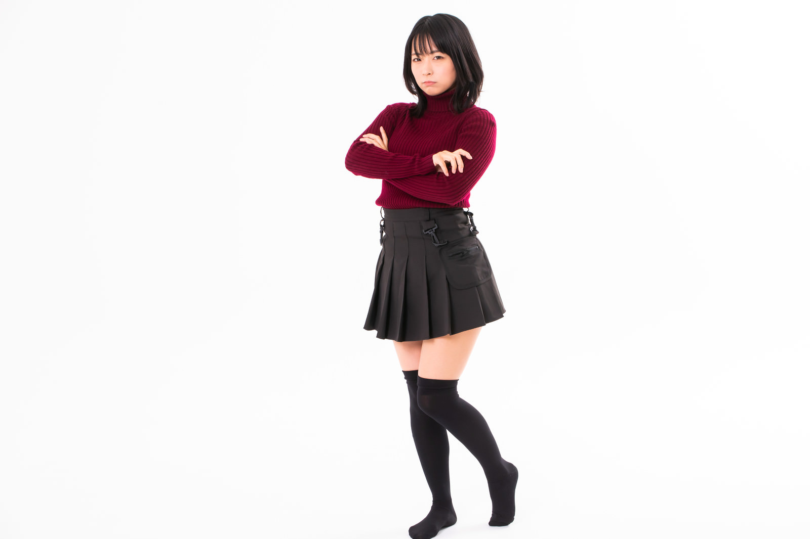 腕を組んで苛々する女性の写真素材 ぱくたそ