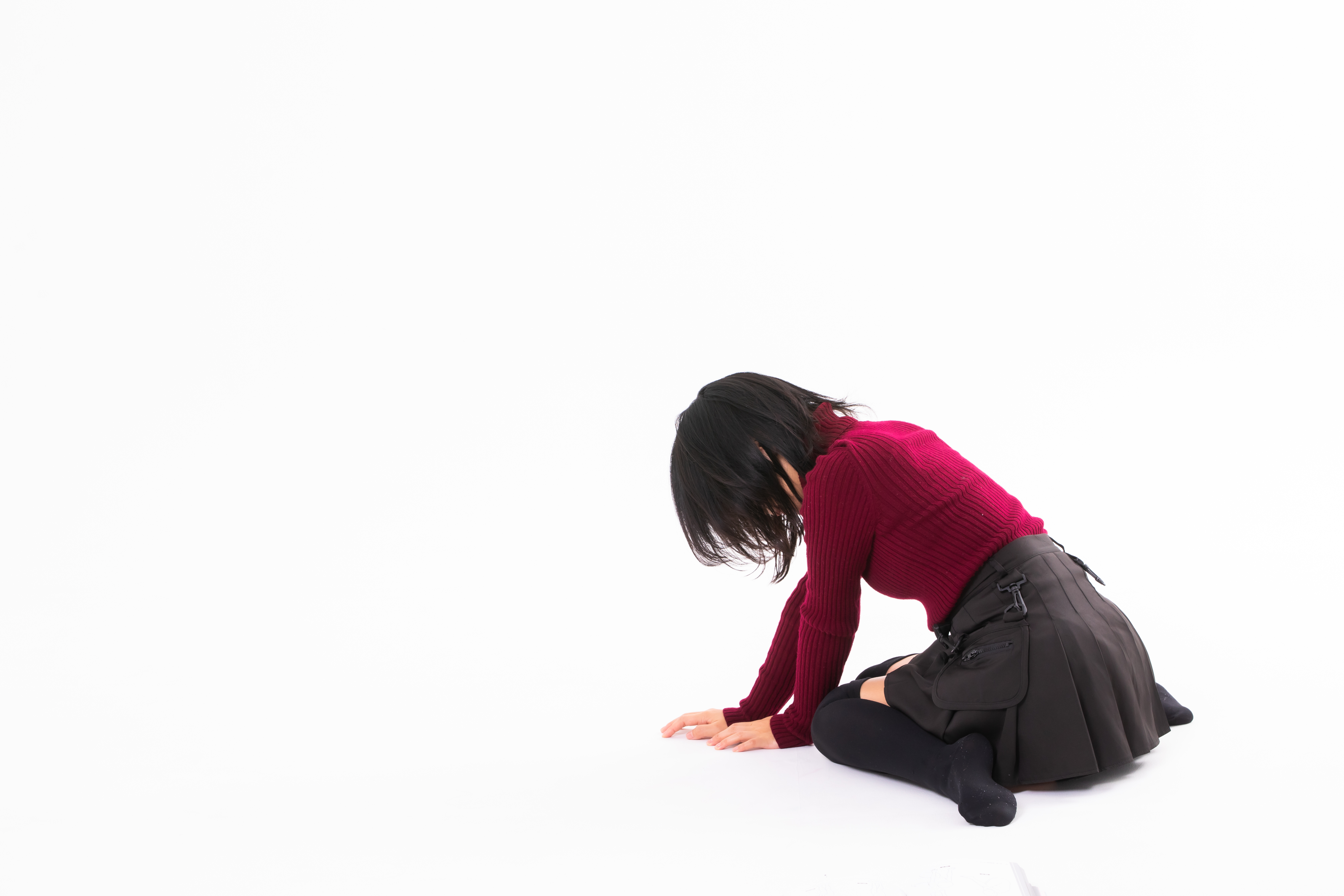 つらくて膝をついて絶望する女性の写真を無料ダウンロード フリー素材 ぱくたそ つらくて膝をついて絶望する女性の写真を無料ダウンロード フリー素材 ぱくたそ
