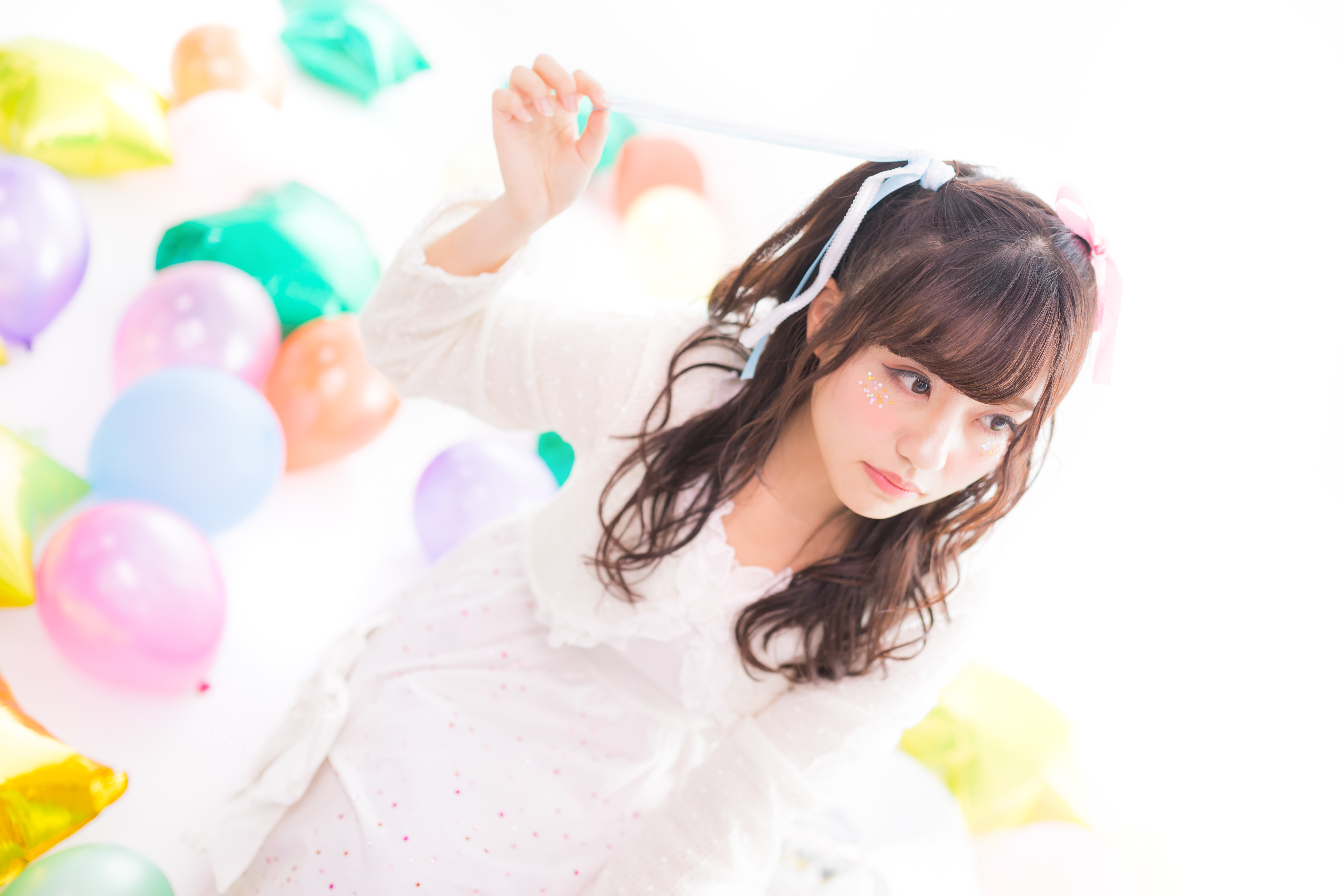 髪のリボンを解く女性アイドルの写真を無料ダウンロード フリー素材 ぱくたそ 髪のリボンを解く女性アイドルの写真を無料ダウンロード フリー素材 ぱくたそ