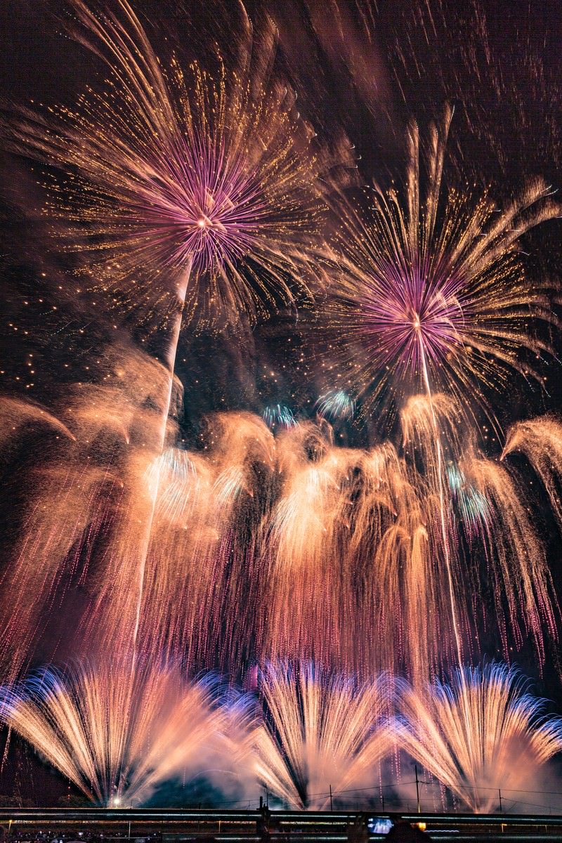 速射連発花火 大曲の花火大会 の無料の写真素材 フリー素材 をダウンロード ぱくたそ