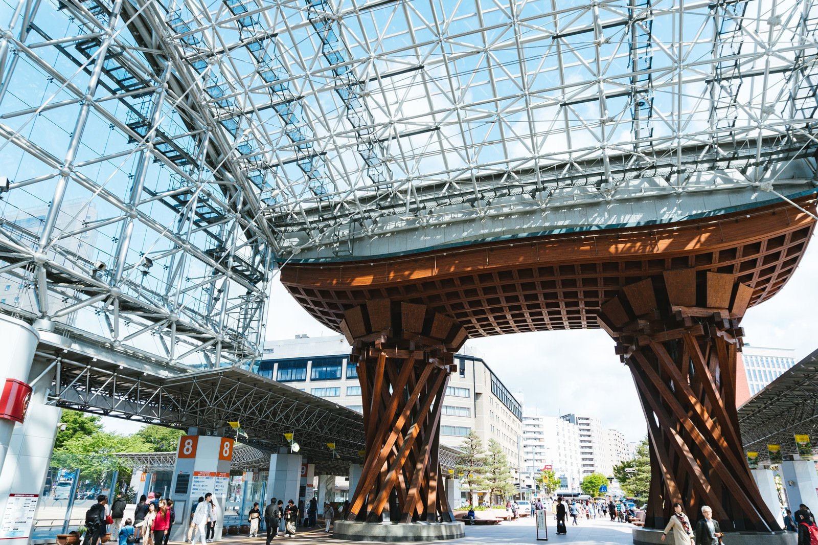 金沢駅の鼓門(つづみもん)の無料写真素材 - ID.24879｜ぱくたそ