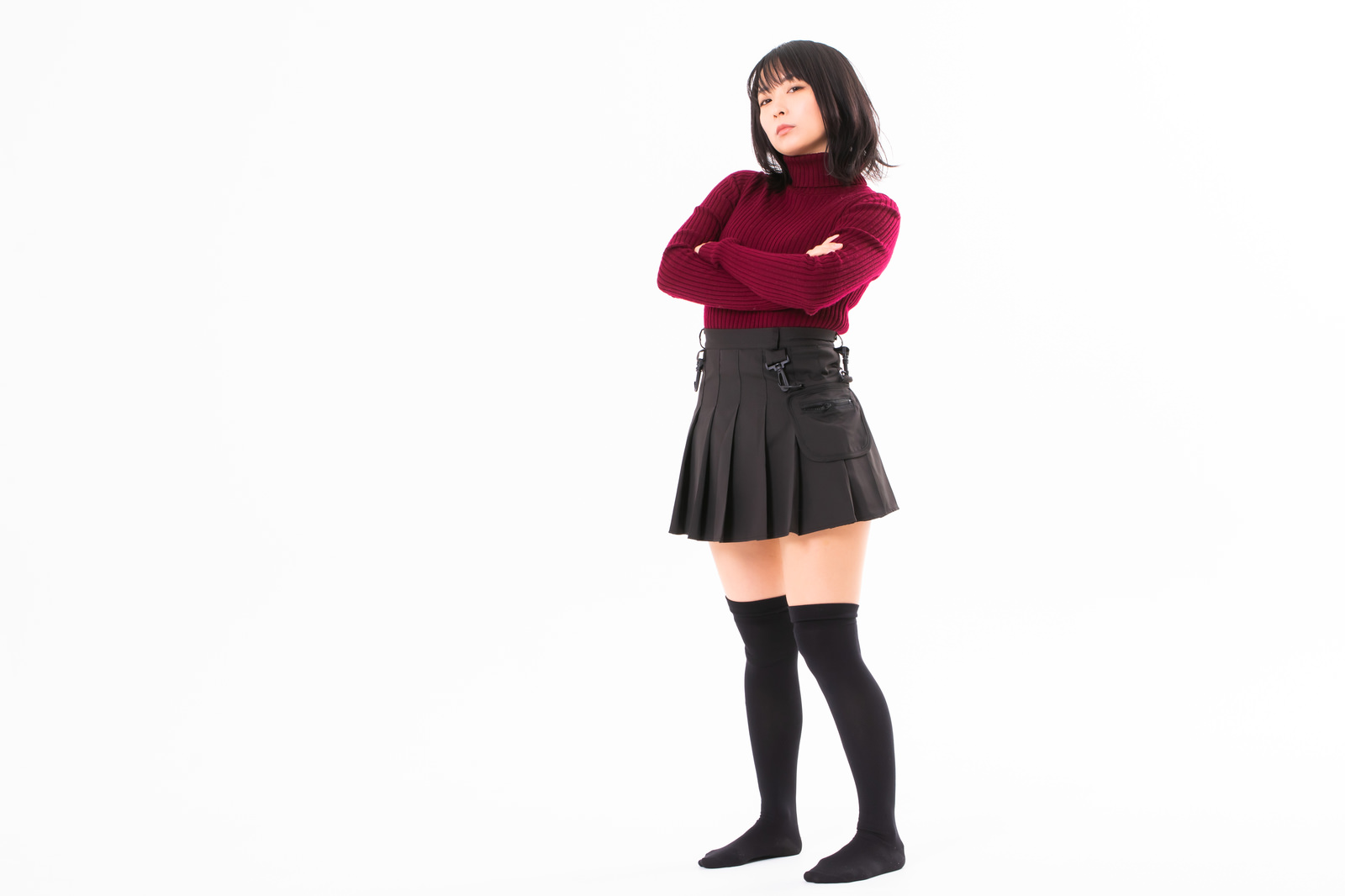 腕組みして睨みつける女性の写真素材 ぱくたそ 腕組みして睨みつける女性の写真素材 ぱくたそ