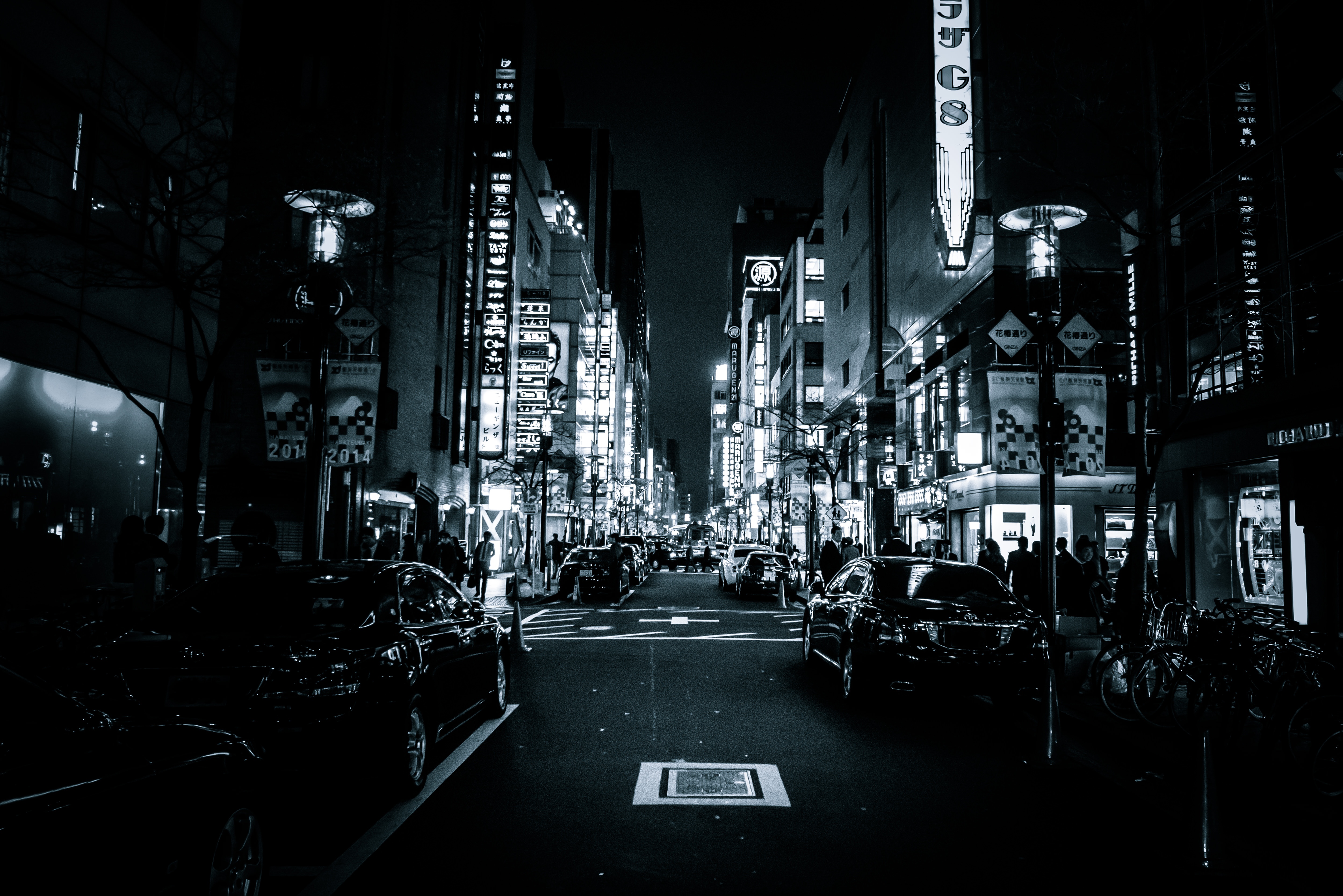 夜の銀座花椿通りの写真素材 ぱくたそ