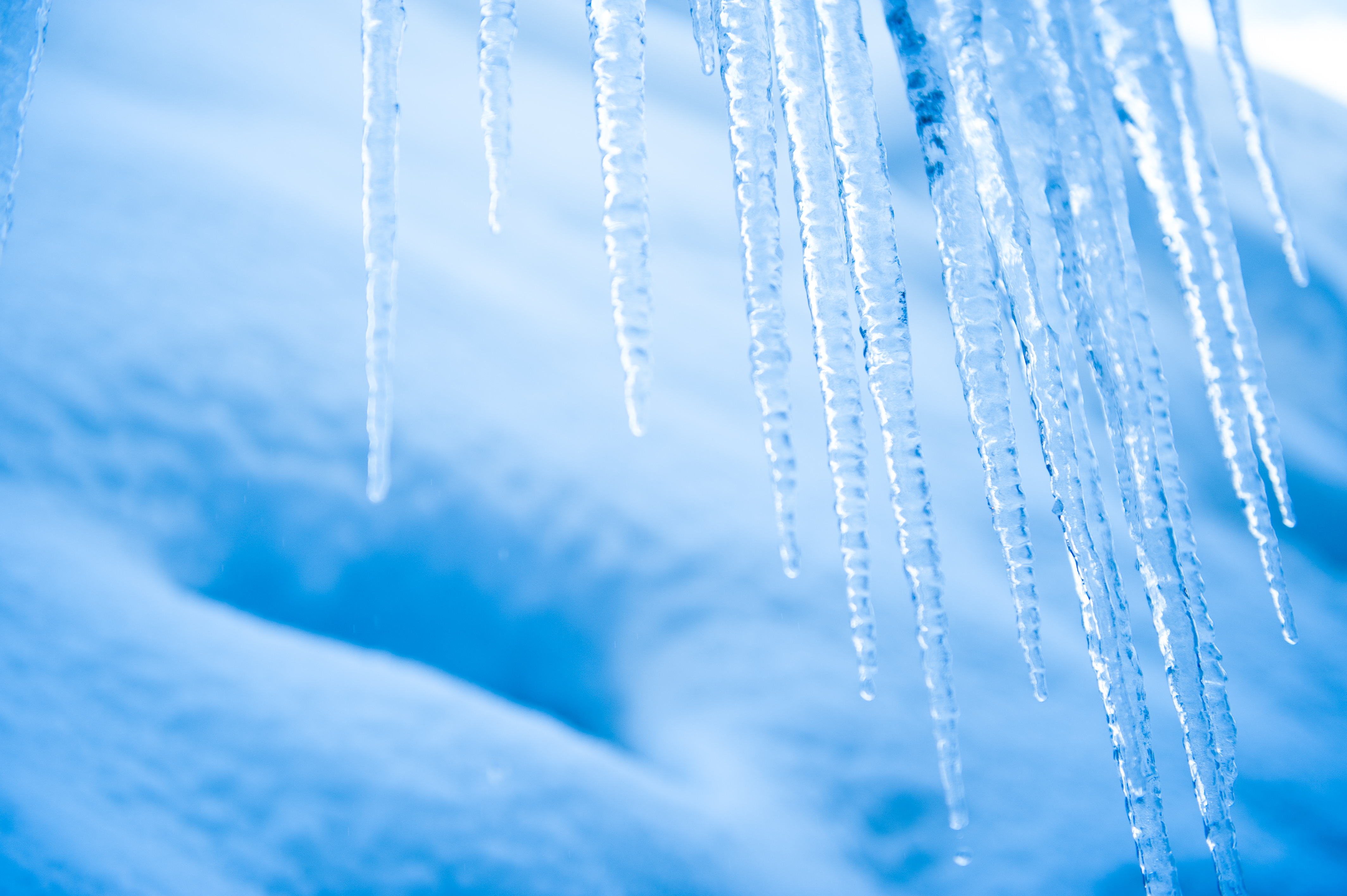 積雪と氷柱の写真 画像 フリー素材 ぱくたそ