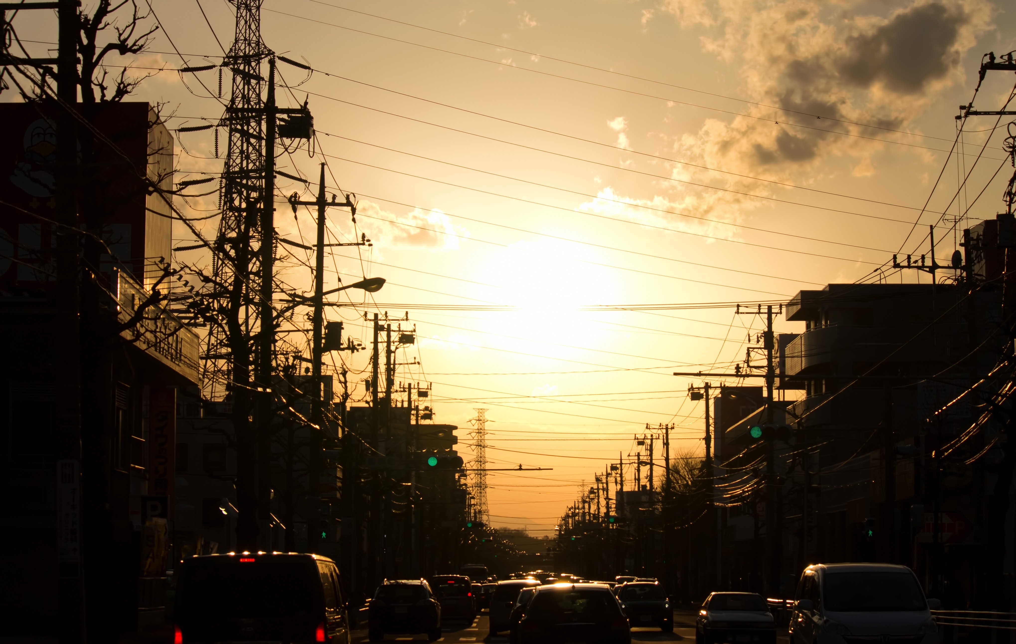 夕暮れの渋滞の写真素材 ぱくたそ