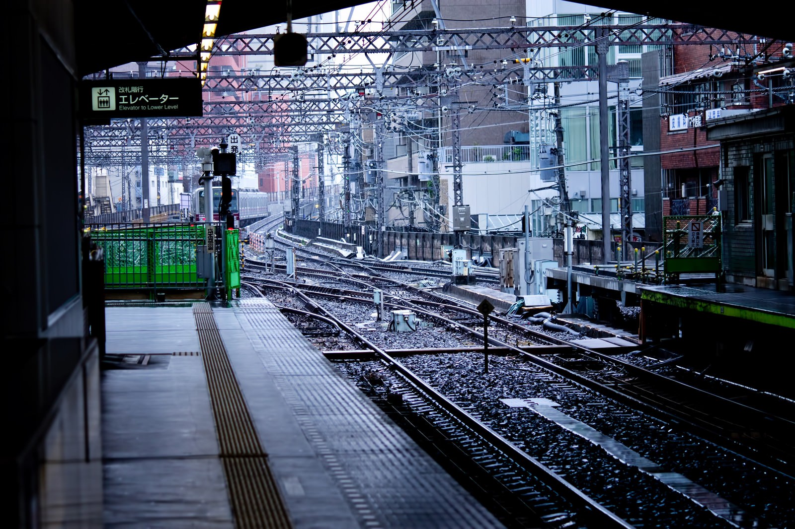 駅のホームからの景色の写真を無料ダウンロード フリー素材 ぱくたそ