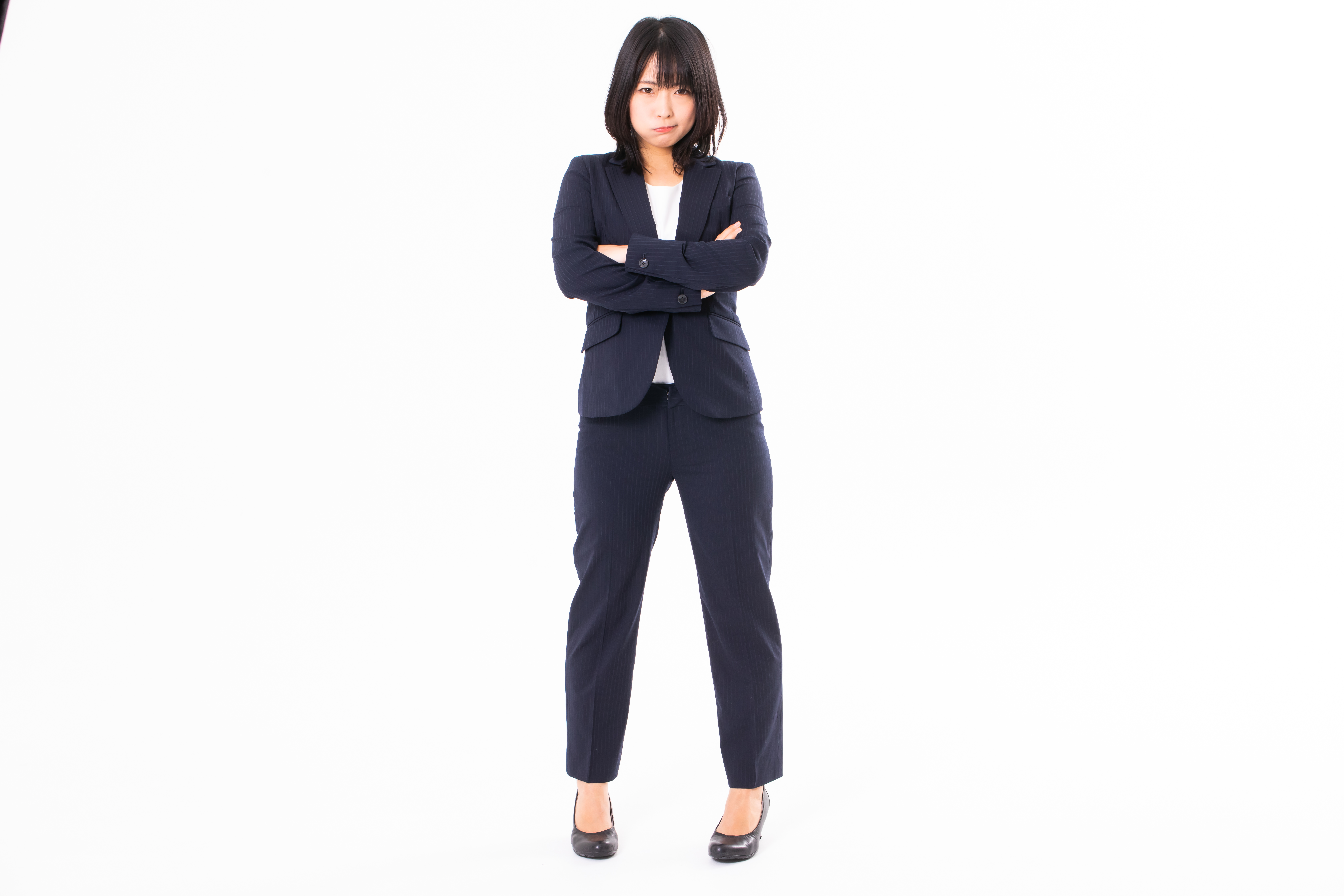 腕組みしてご立腹の女性社員の写真素材 ぱくたそ 腕組みしてご立腹の女性社員の写真素材 ぱくたそ
