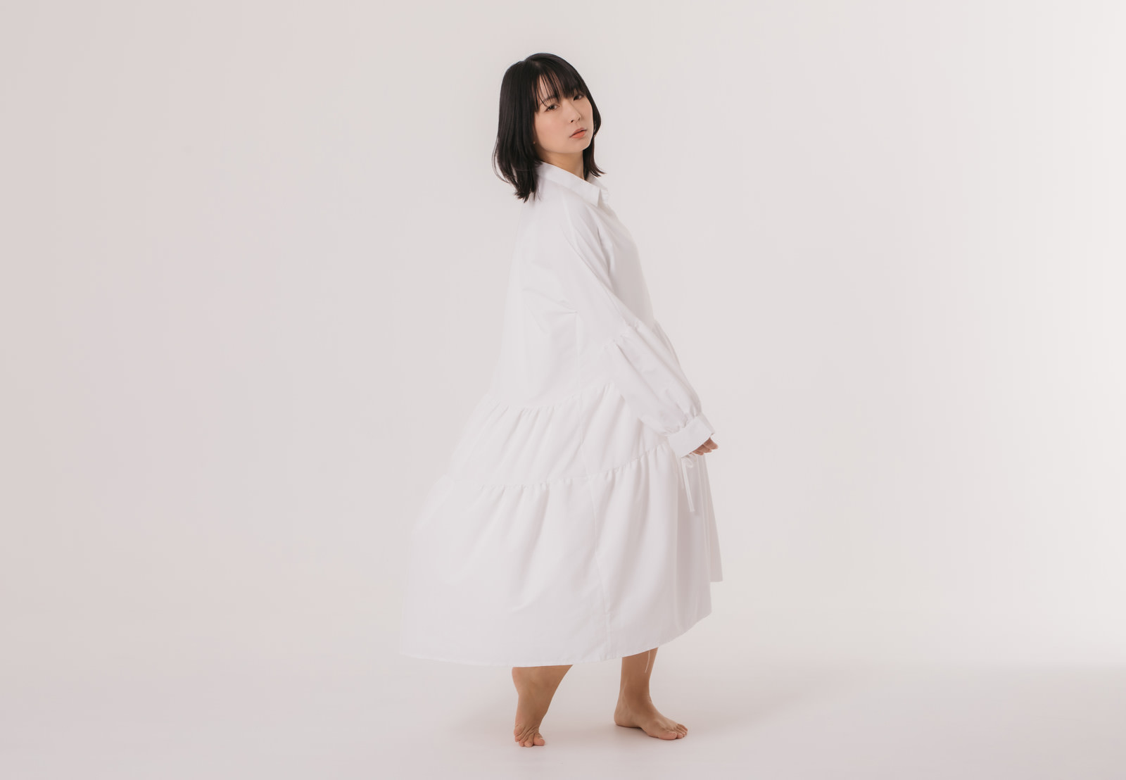 白いワンピ女子の写真を無料ダウンロード フリー素材 ぱくたそ