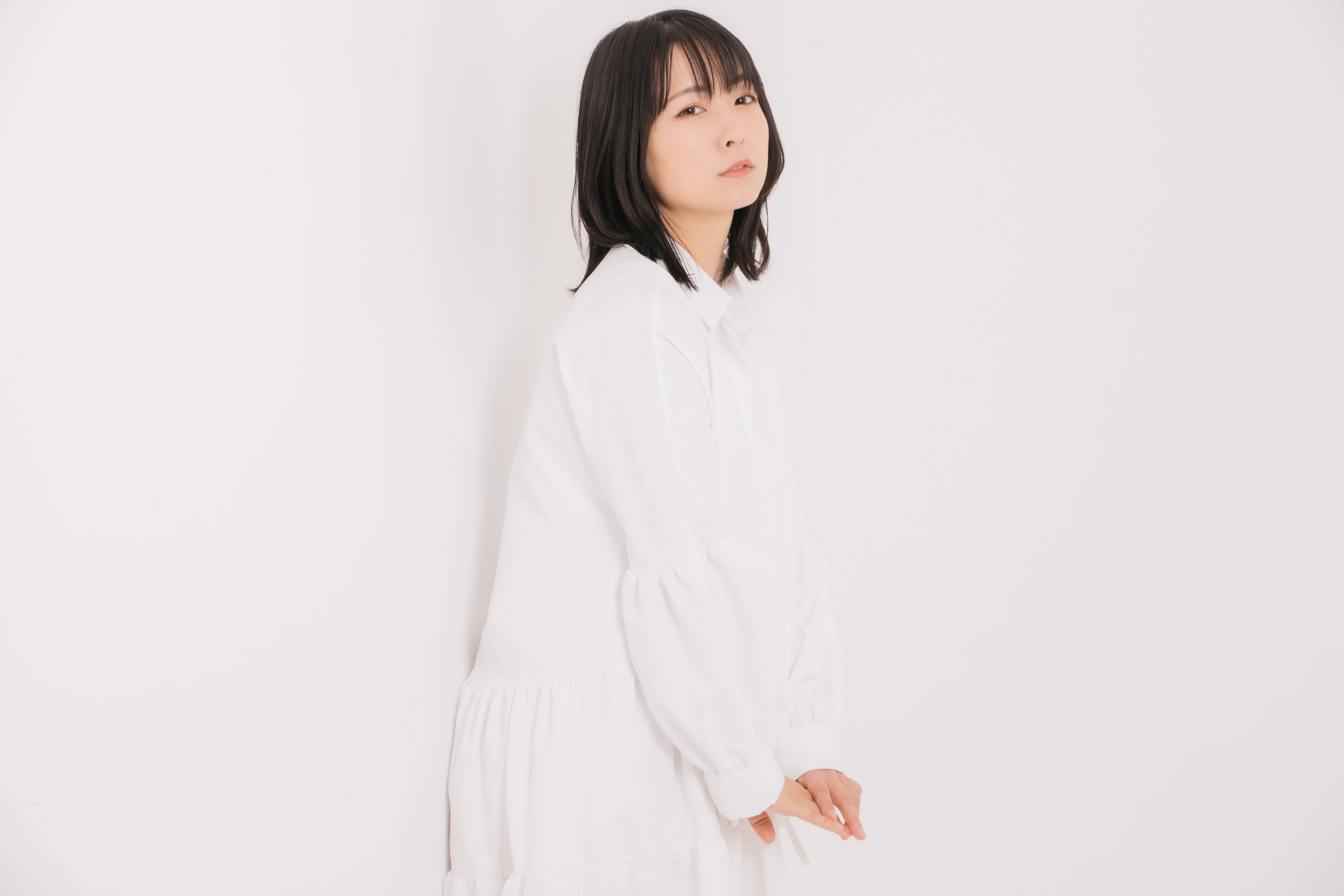 壁に背を向けてポージングする女性の写真を無料ダウンロード フリー素材 ぱくたそ 壁に背を向けてポージングする女性の写真を無料ダウンロード フリー素材 ぱくたそ