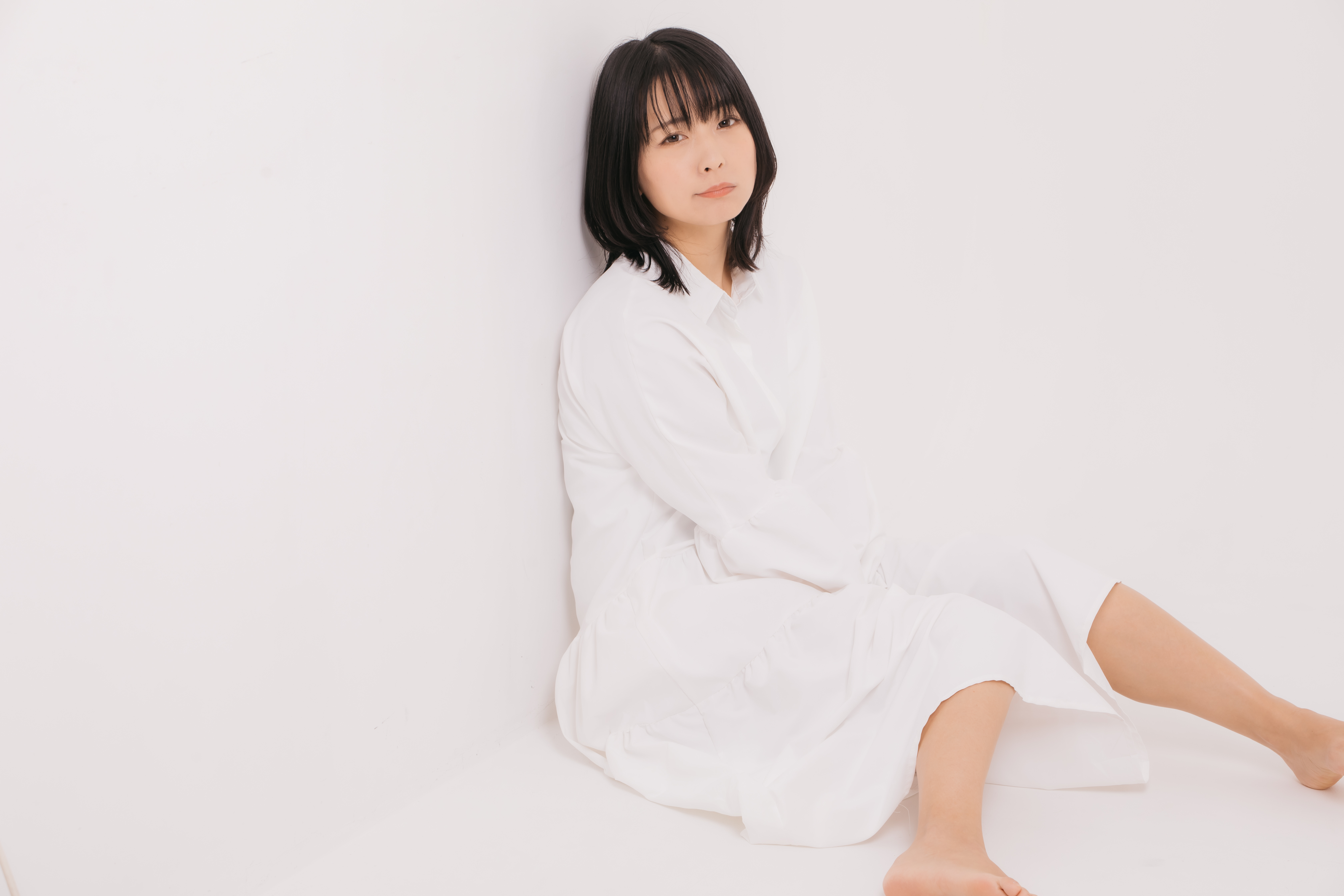 壁際に座り込む女性モデルの写真を無料ダウンロード フリー素材 ぱくたそ 壁際に座り込む女性モデルの写真を無料ダウンロード フリー素材 ぱくたそ