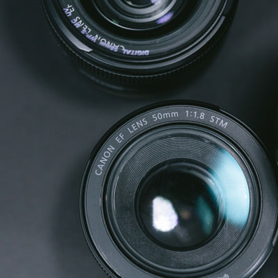 下心を抑え下なめで撮影するポトレ専門のアマチュアフォトグラファー｜ぱくたそフリー写真素材