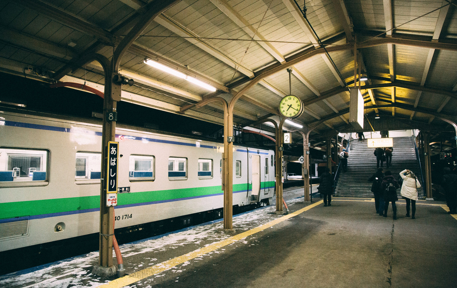 網走駅 ホーム の夜の写真素材 ぱくたそ