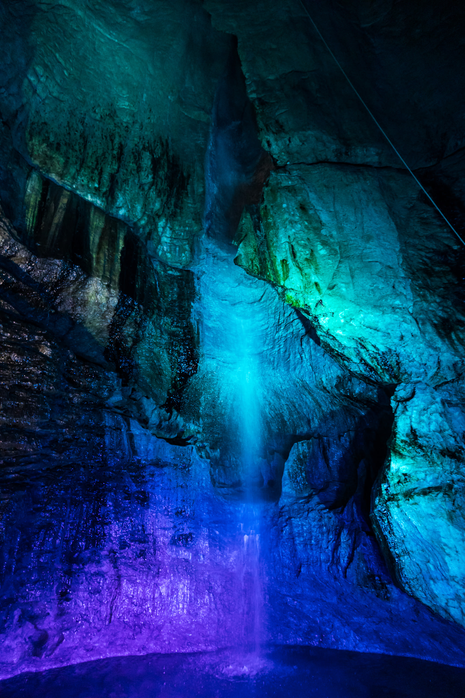 ライトアップされた滝観洞の滝の写真素材 ぱくたそ