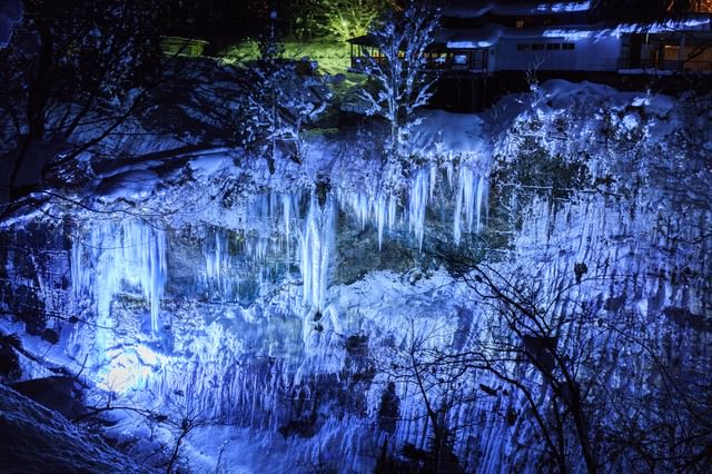 圧倒的なつららの大きなしがっこ（秋田小安峡）