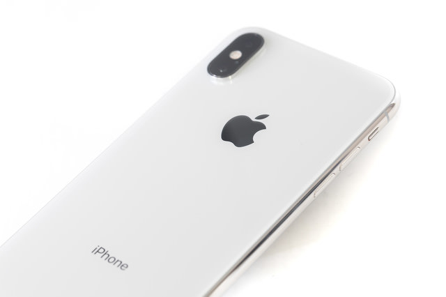  iPhone XS Max ホワイトの背面