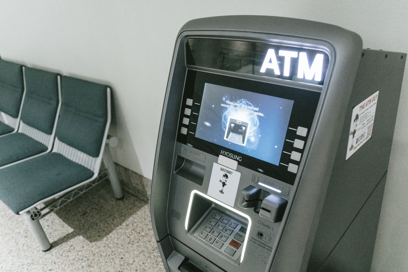 「海外のATM海外のATM」のフリー写真素材を拡大