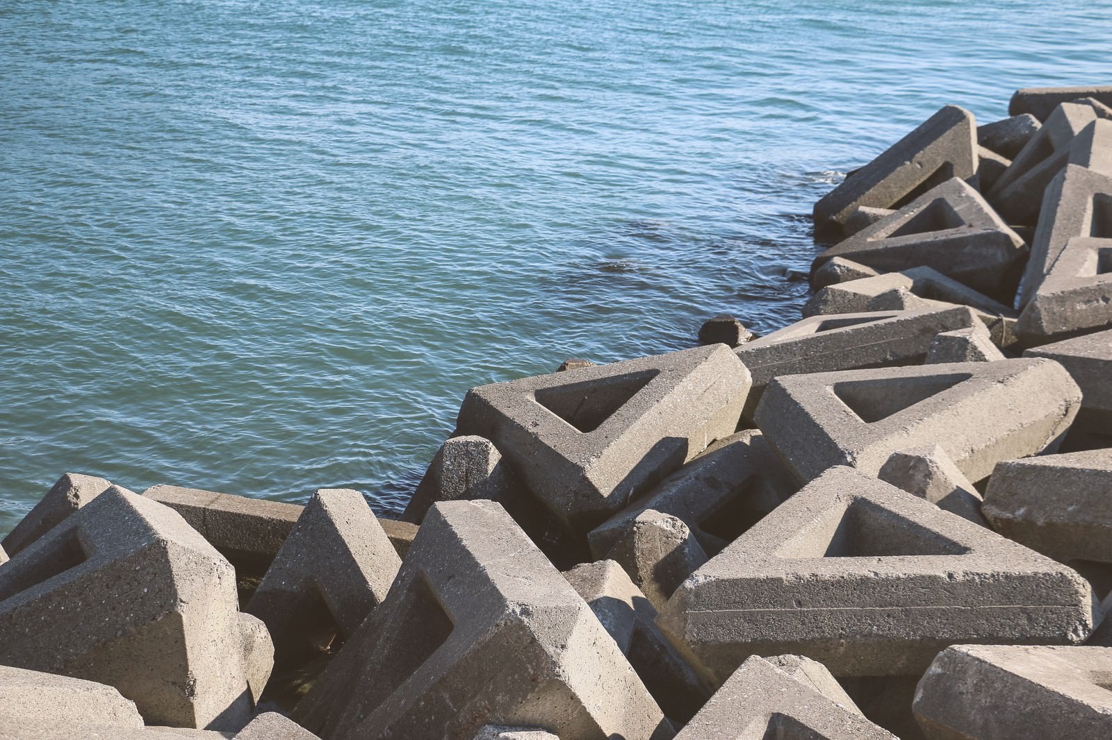 消波ブロックの写真素材 Jpg画像 をトリミング ぱくたそ