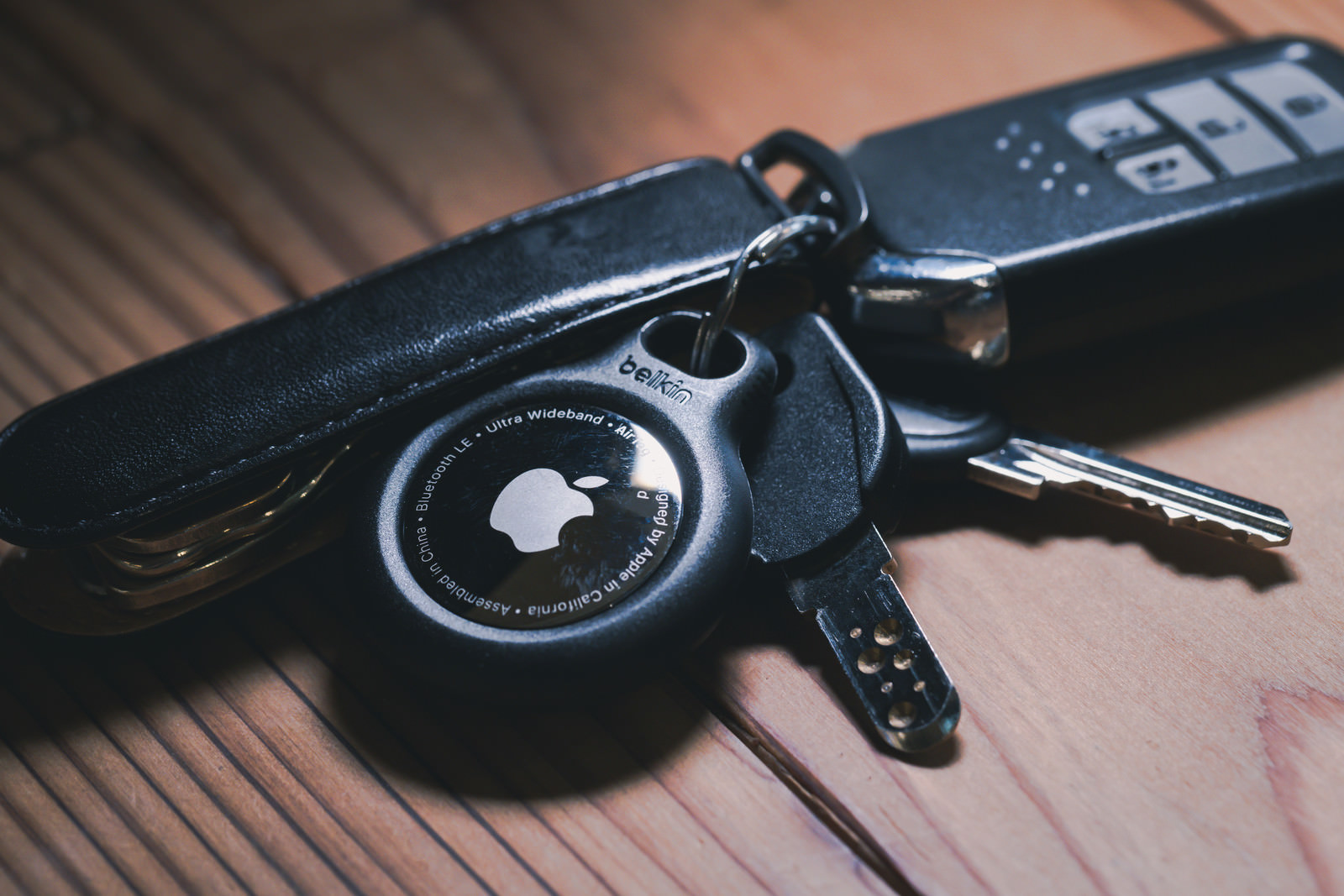 「AirTagと車の鍵や自宅の鍵」の写真