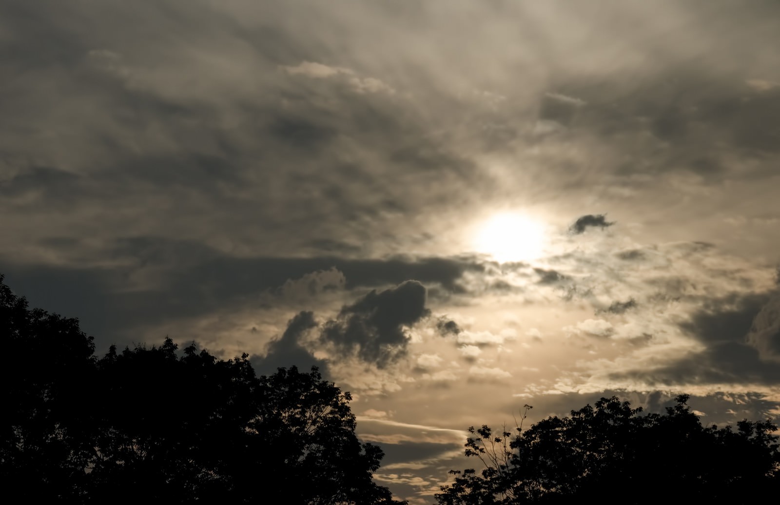 日が落ちる空の写真を無料ダウンロード フリー素材 ぱくたそ