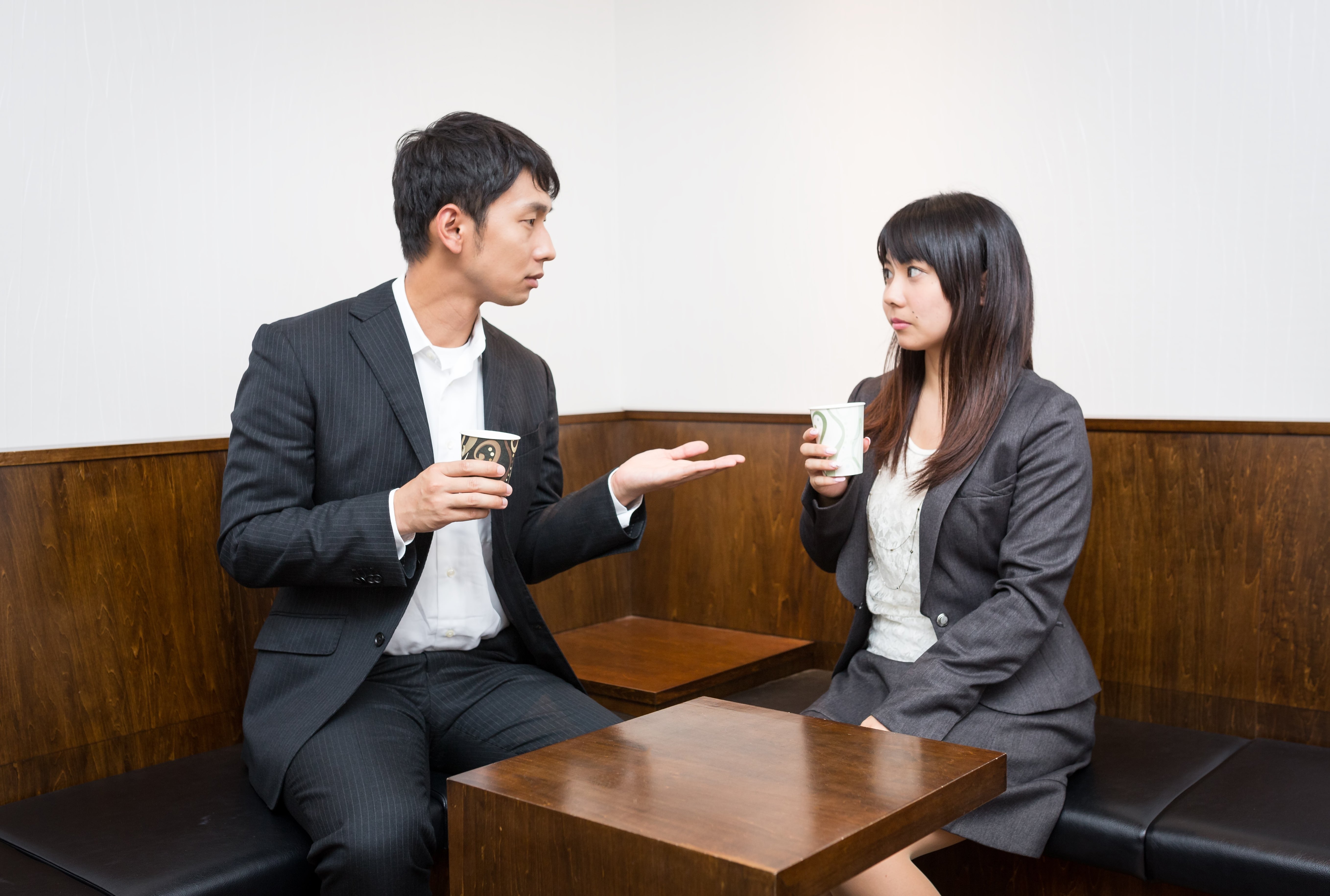 約束のブツは と意味深な発言をする買い手の写真を無料ダウンロード フリー素材 ぱくたそ