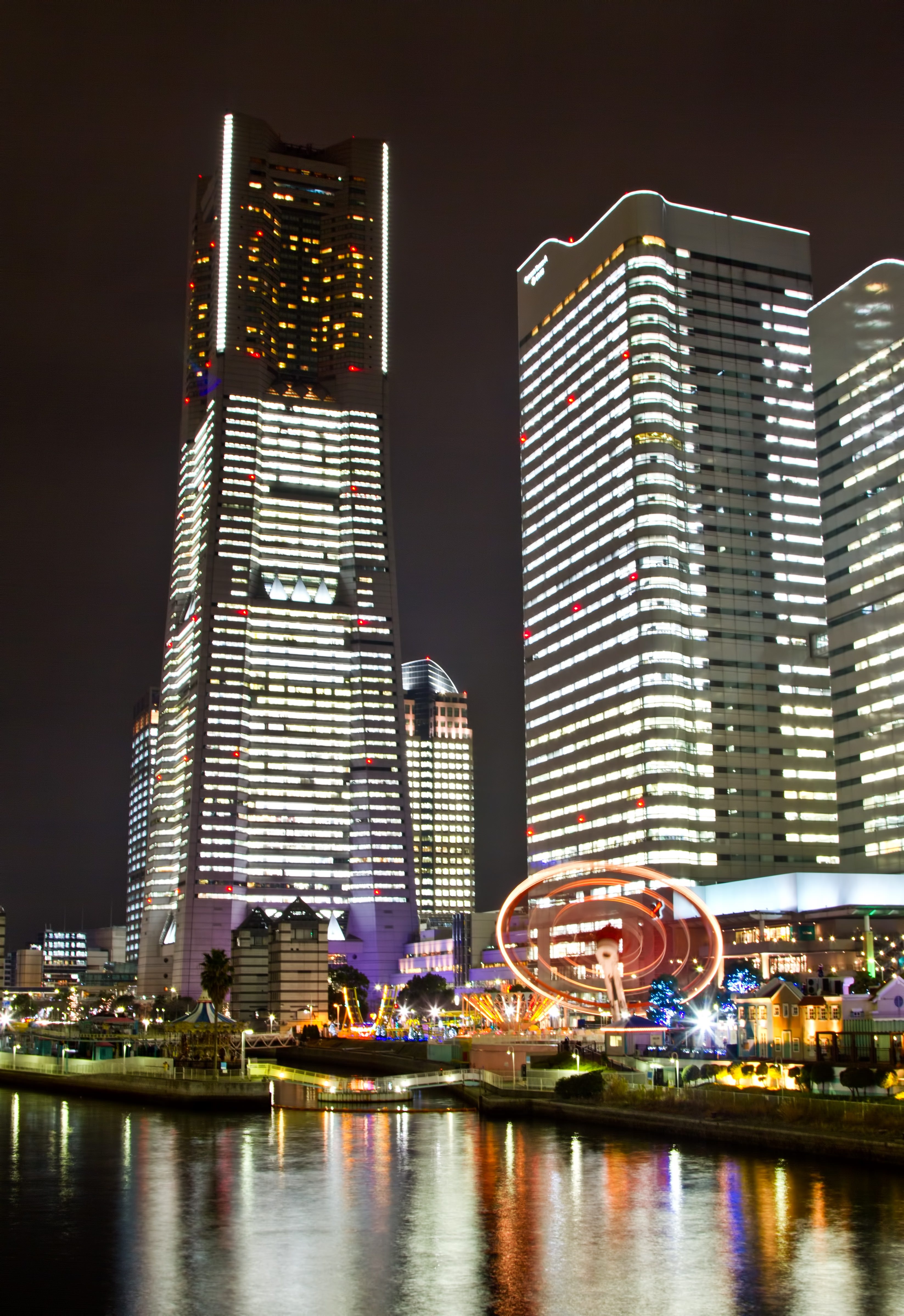 ランドマークタワーの夜景の写真 フリー素材は ぱくたそ 写真を無料ダウンロード