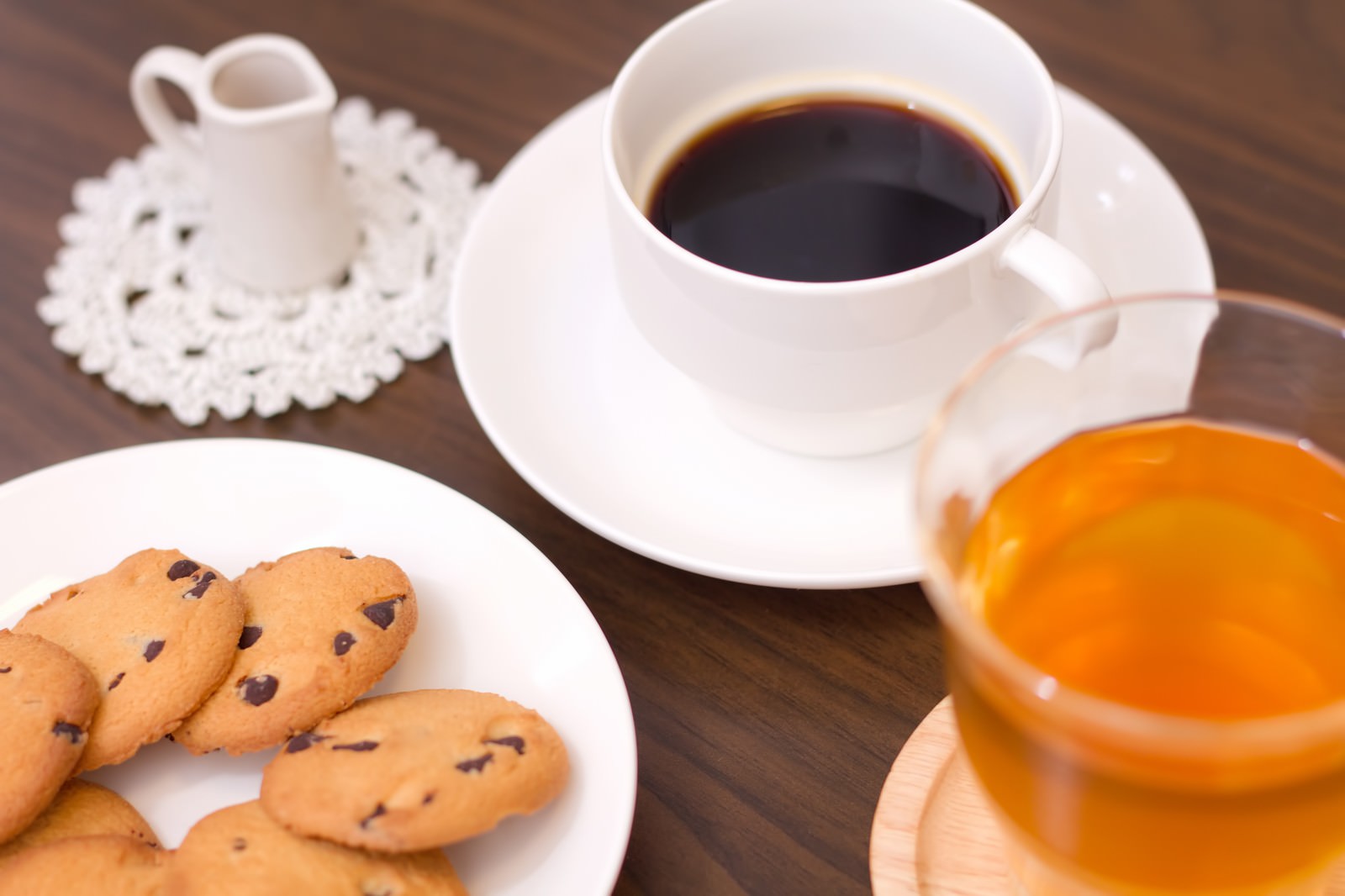 「コーヒーとクッキーとミルク」の写真
