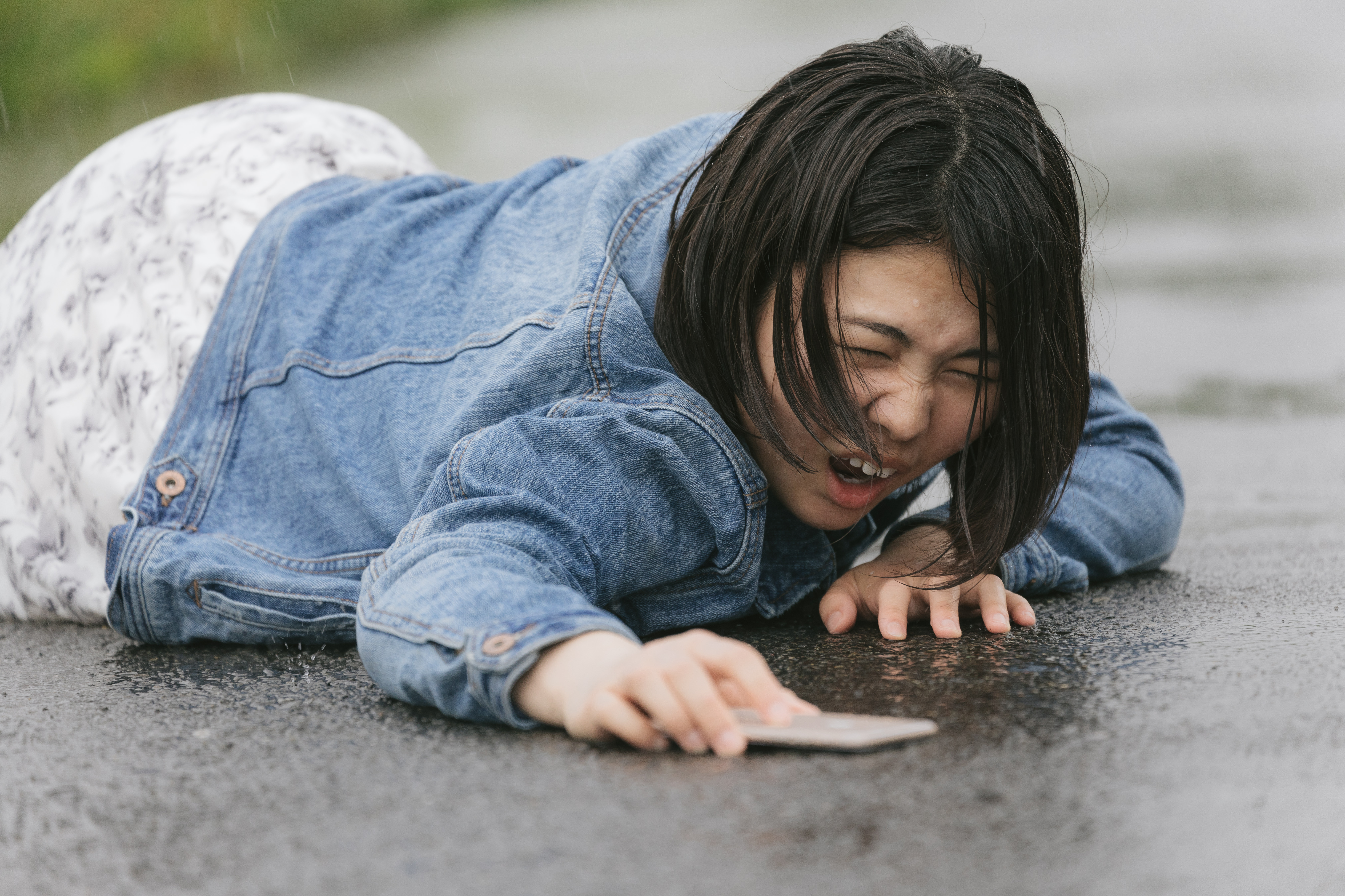 転ぶ