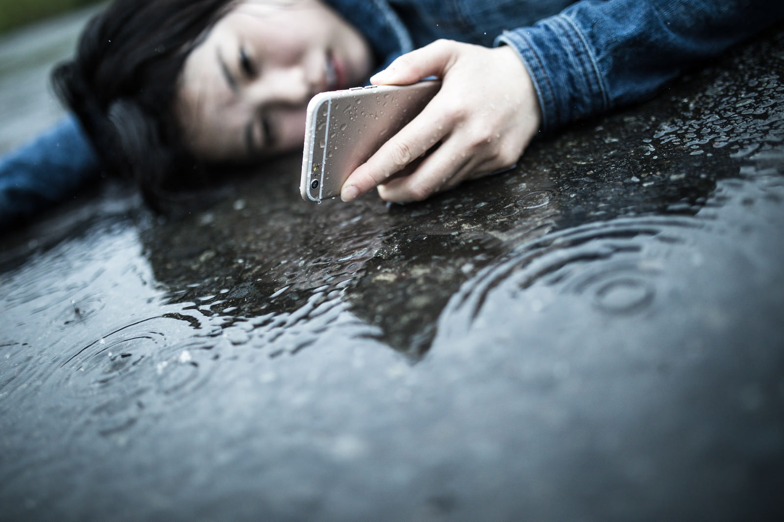 悲しい雨の日の出来事の写真（画像）を無料ダウンロード - フリー素材のぱくたそ