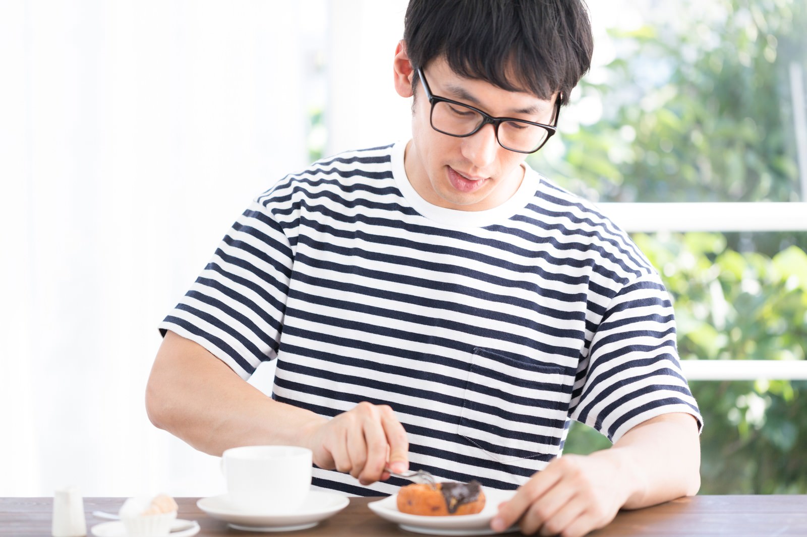 サードウェーブ系男子の休日の写真を無料ダウンロード フリー素材 ぱくたそ サードウェーブ系男子の休日の写真を無料ダウンロード フリー素材 ぱくたそ