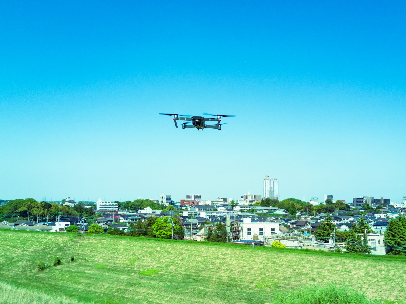 近くにドローンが飛んできた ニアミス の写真 画像 フリー素材 ぱくたそ