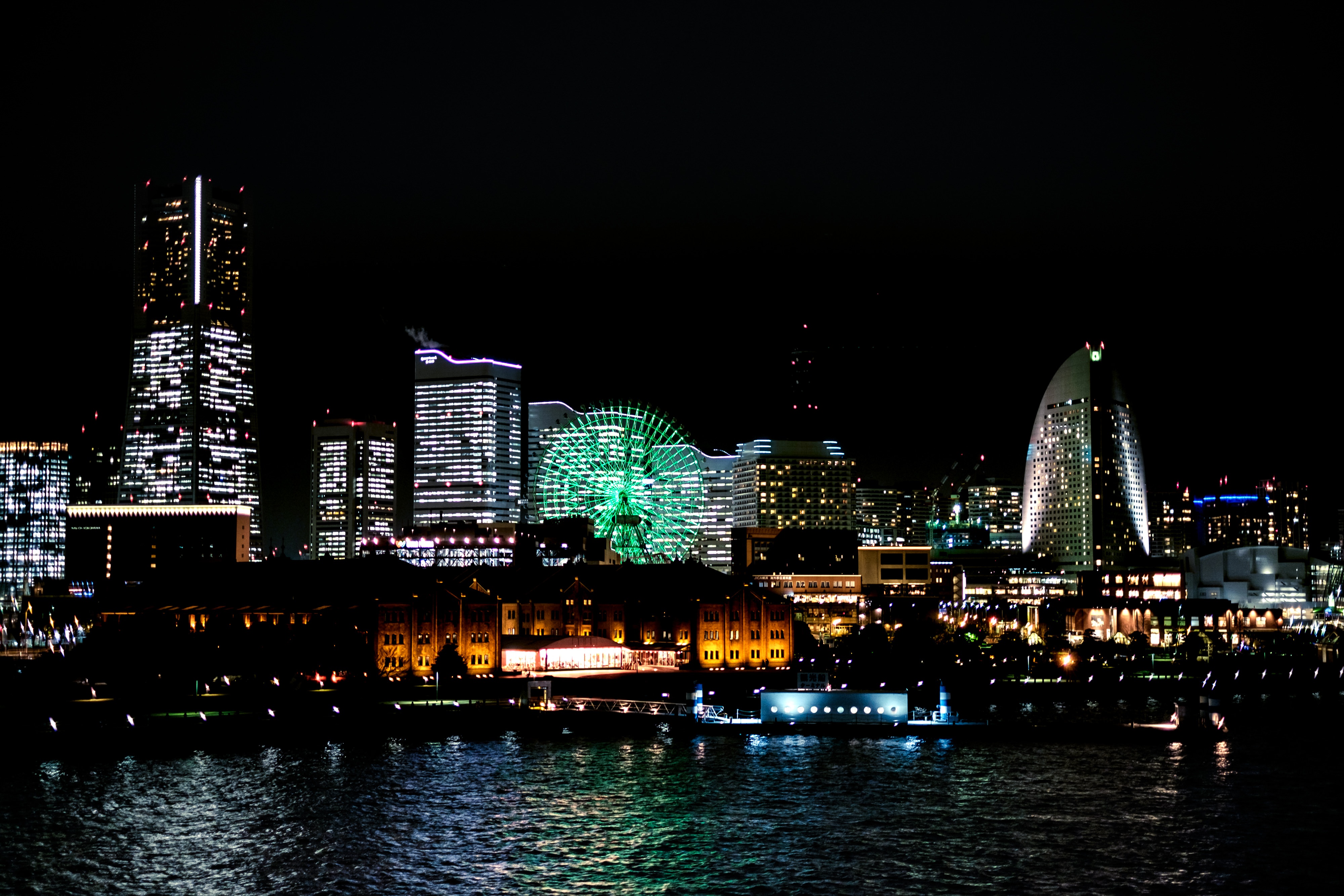 横浜みなとみらいの夜景の写真を無料ダウンロード フリー素材 ぱくたそ