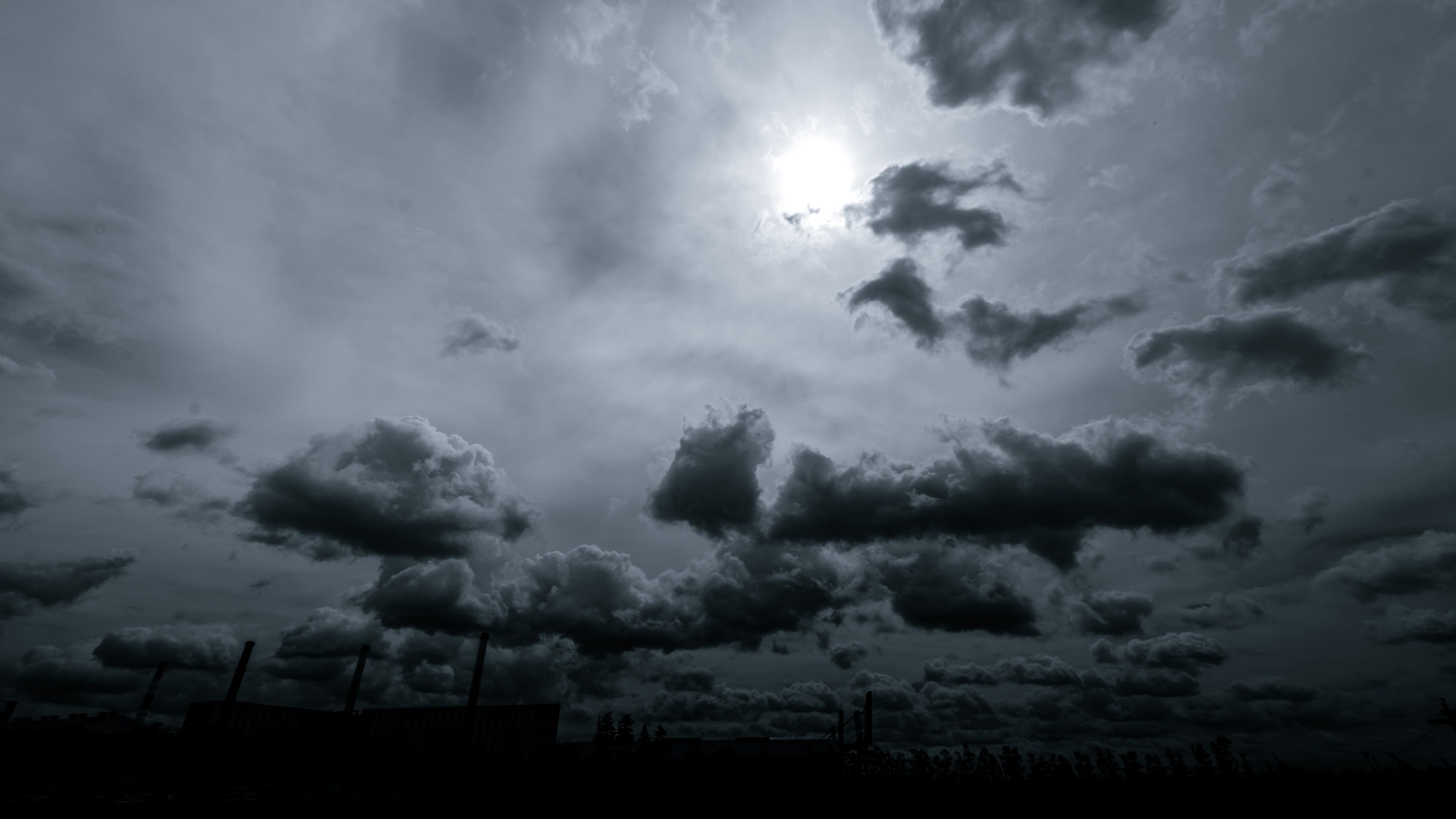 怪しい雲行きの無料の写真素材 フリー素材 をダウンロード ぱくたそ 怪しい雲行きの無料の写真素材 フリー素材 をダウンロード ぱくたそ